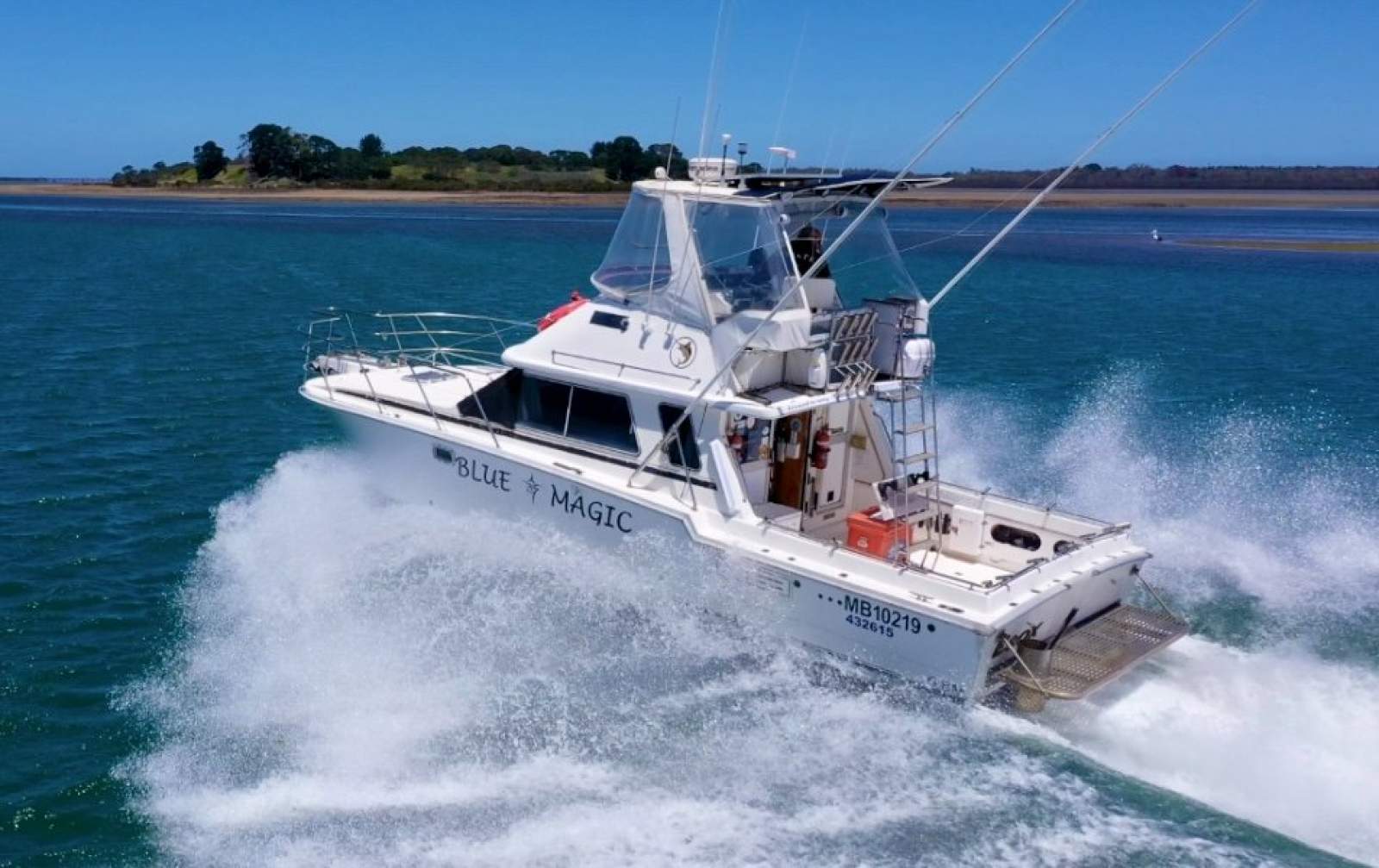 NORCAT CHALLENGER 1100 FLYBRIDGE CRUISER