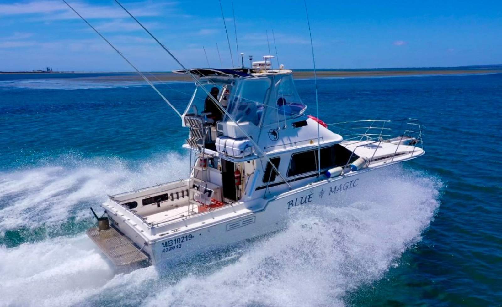 NORCAT CHALLENGER 1100 FLYBRIDGE CRUISER