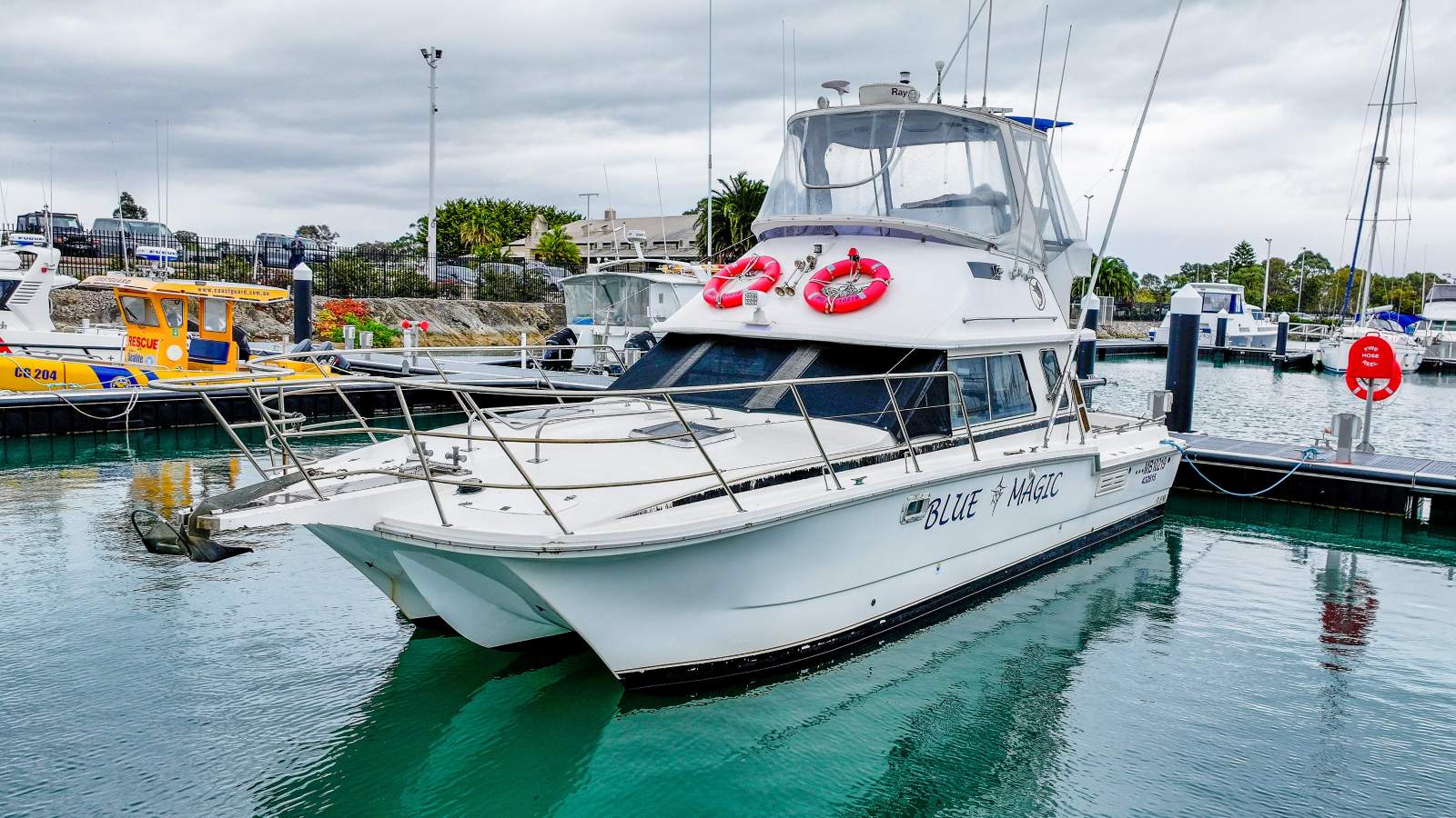NORCAT CHALLENGER 1100 FLYBRIDGE CRUISER