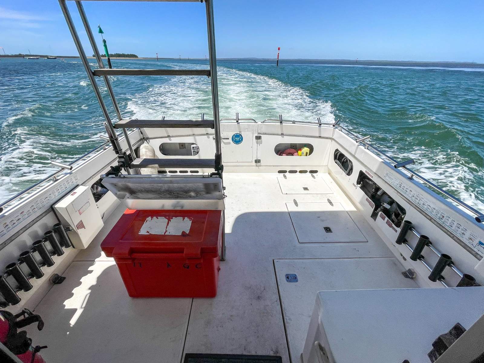 NORCAT CHALLENGER 1100 FLYBRIDGE CRUISER
