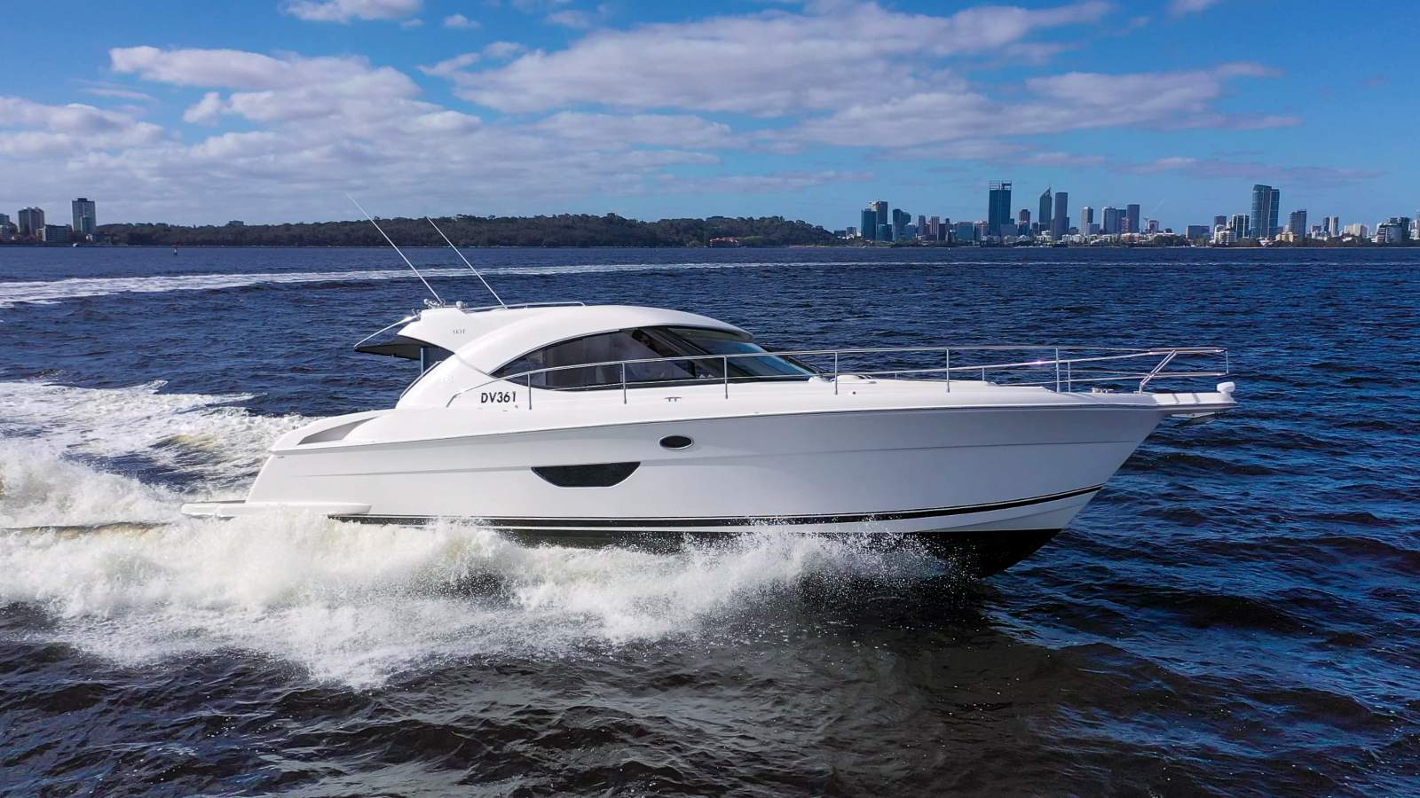 2008 RIVIERA 4400 SPORT YACHT CRUISER