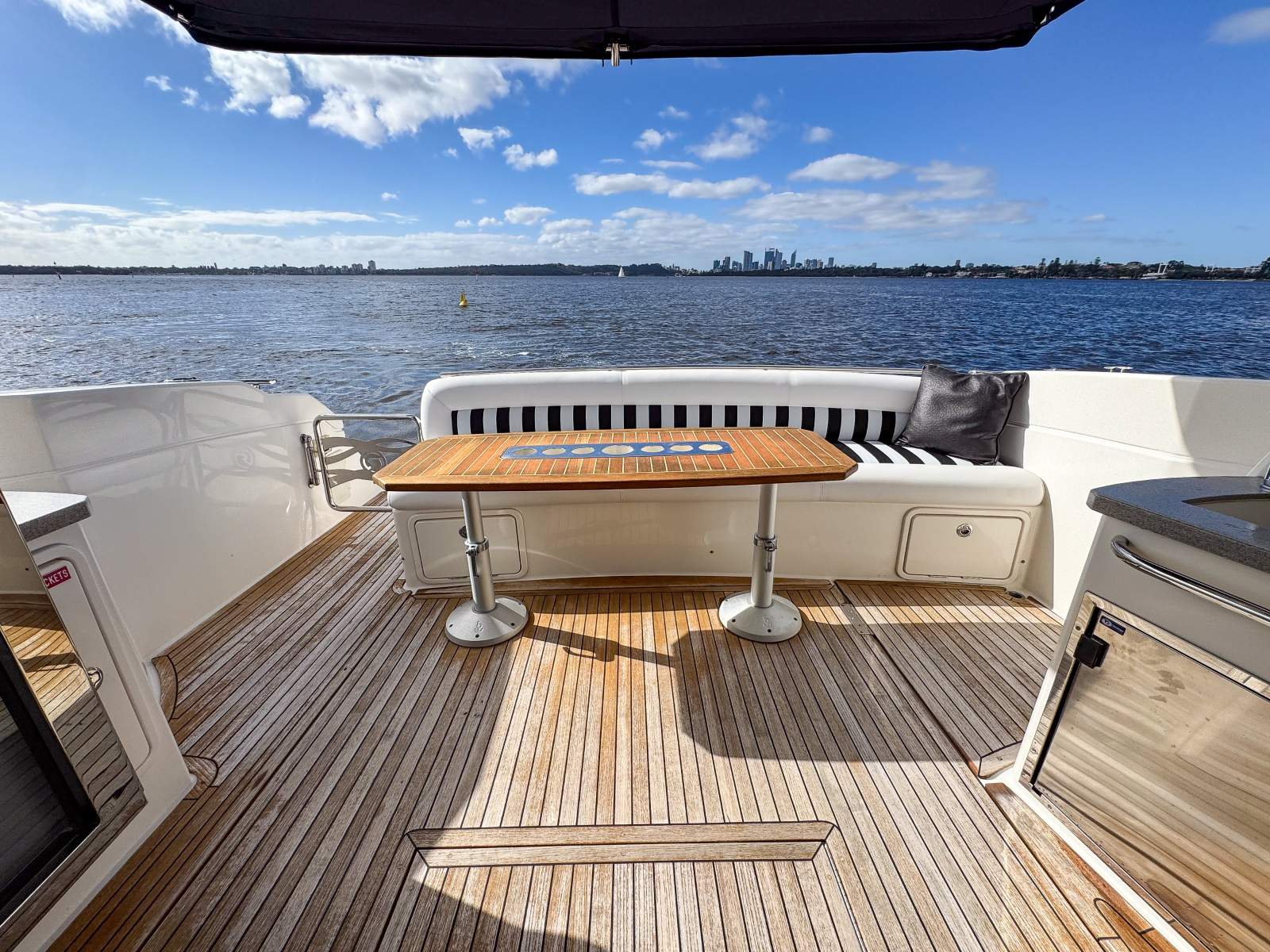2008 RIVIERA 4400 SPORT YACHT CRUISER