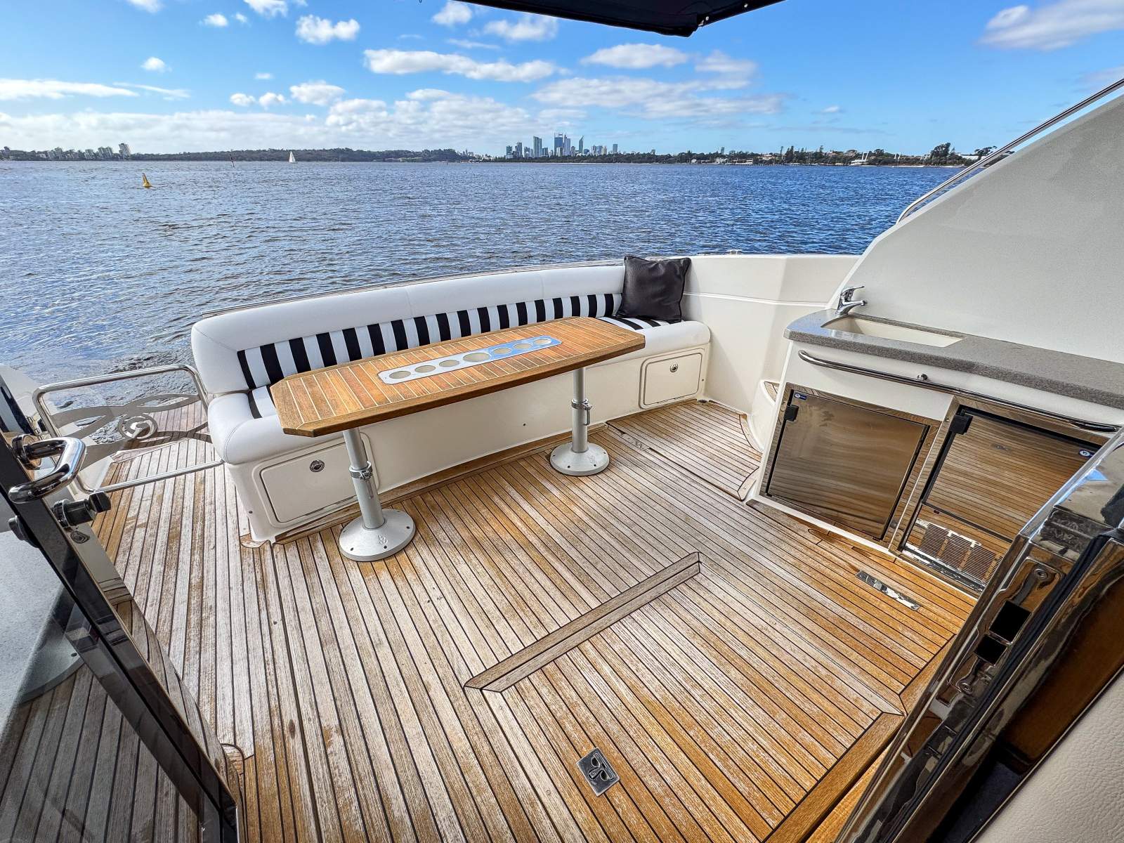 2008 RIVIERA 4400 SPORT YACHT CRUISER