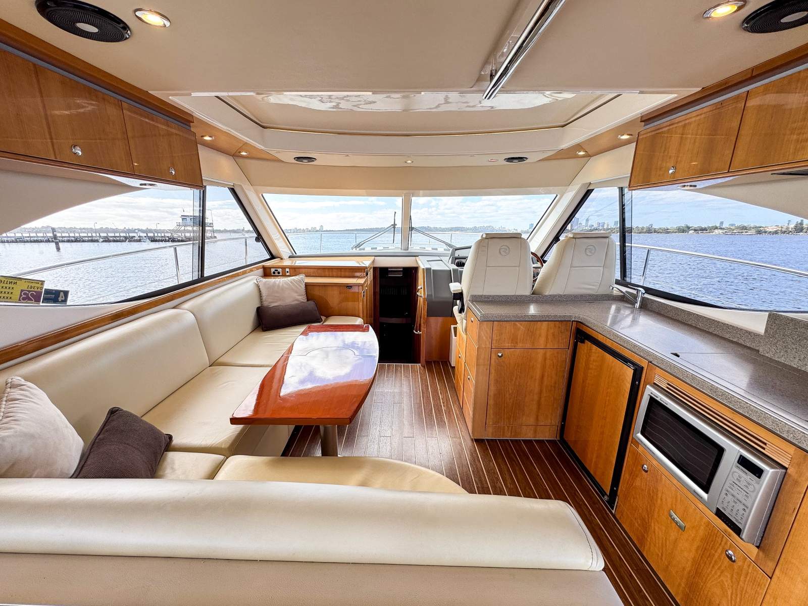 2008 RIVIERA 4400 SPORT YACHT CRUISER