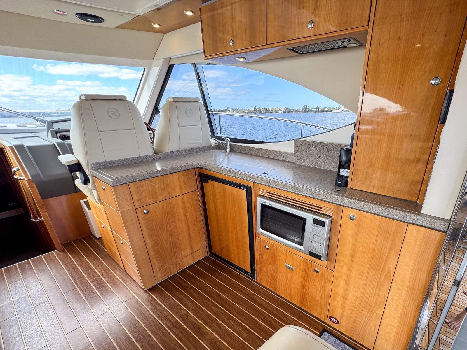 2008 RIVIERA 4400 SPORT YACHT CRUISER
