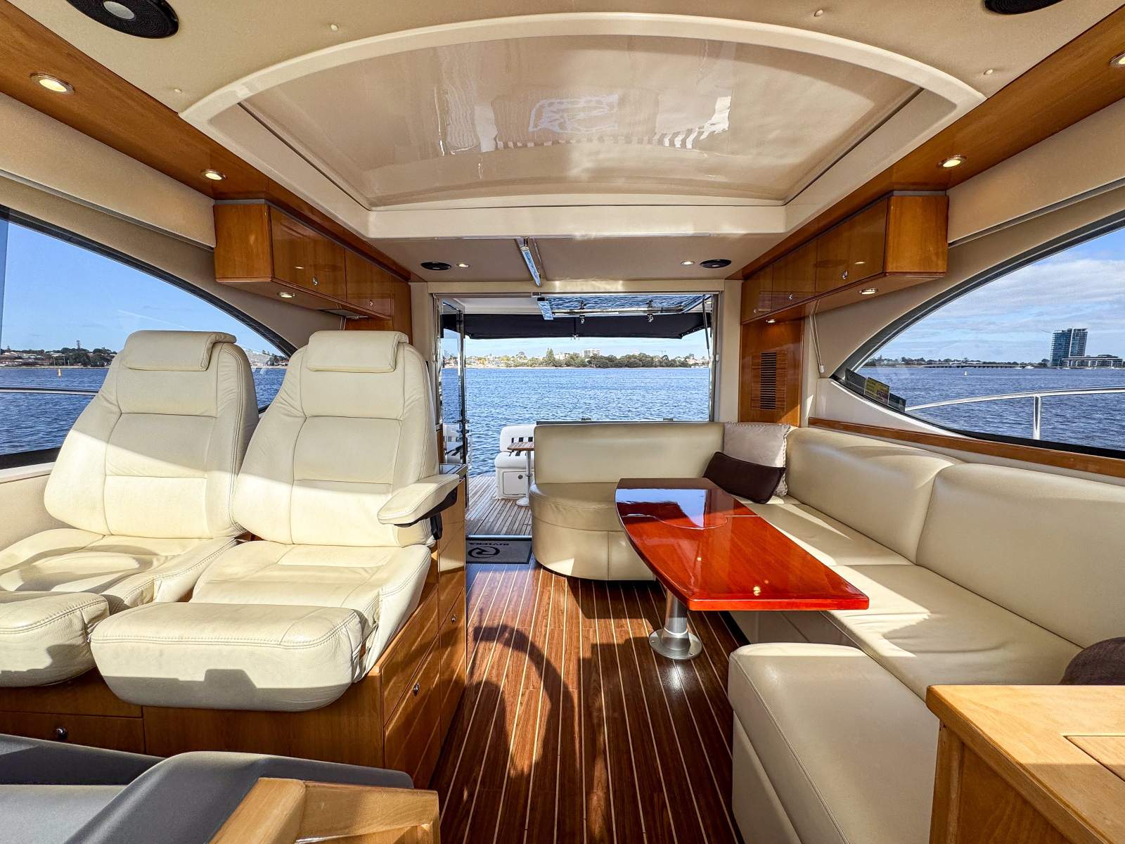2008 RIVIERA 4400 SPORT YACHT CRUISER