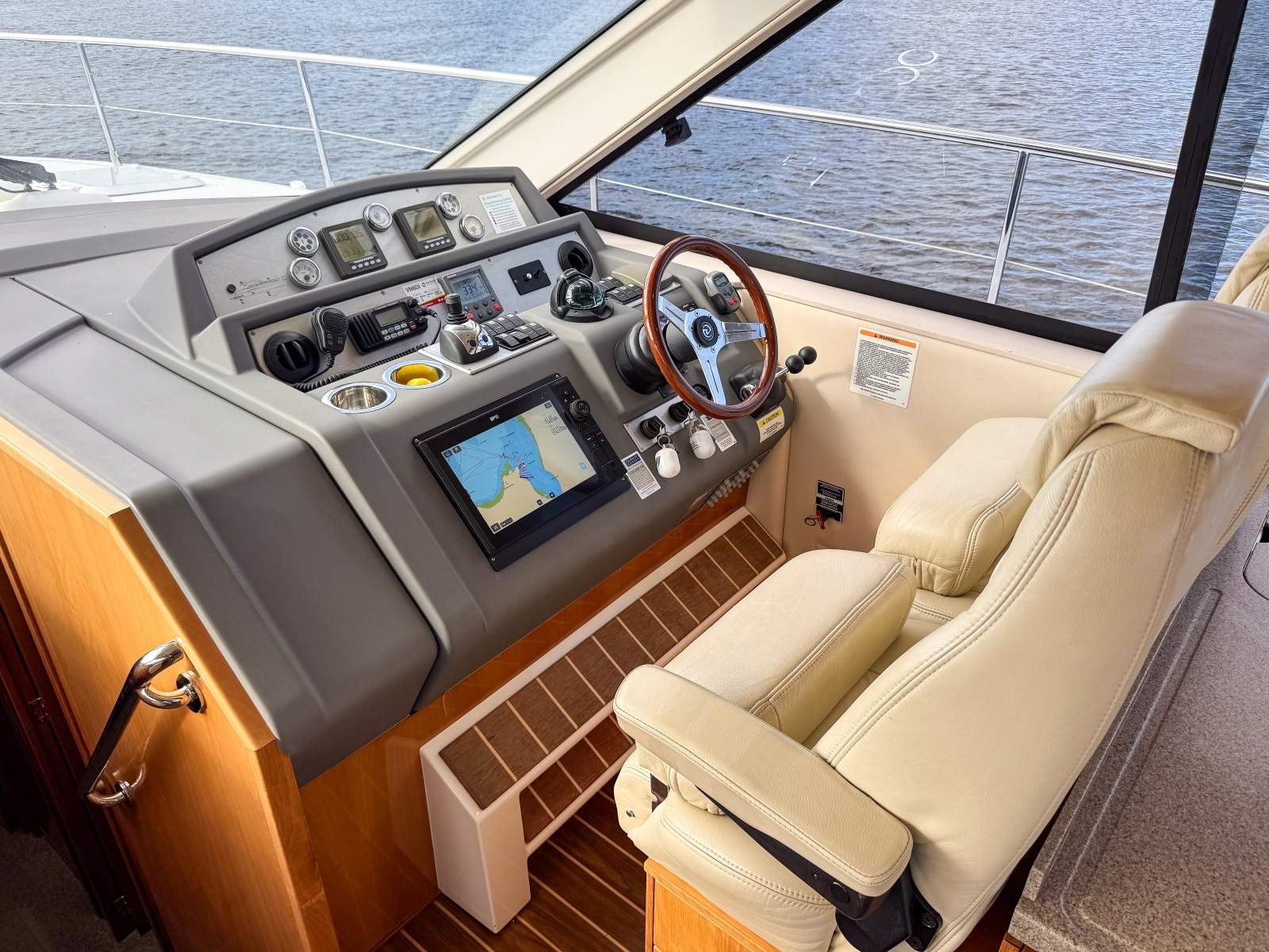2008 RIVIERA 4400 SPORT YACHT CRUISER