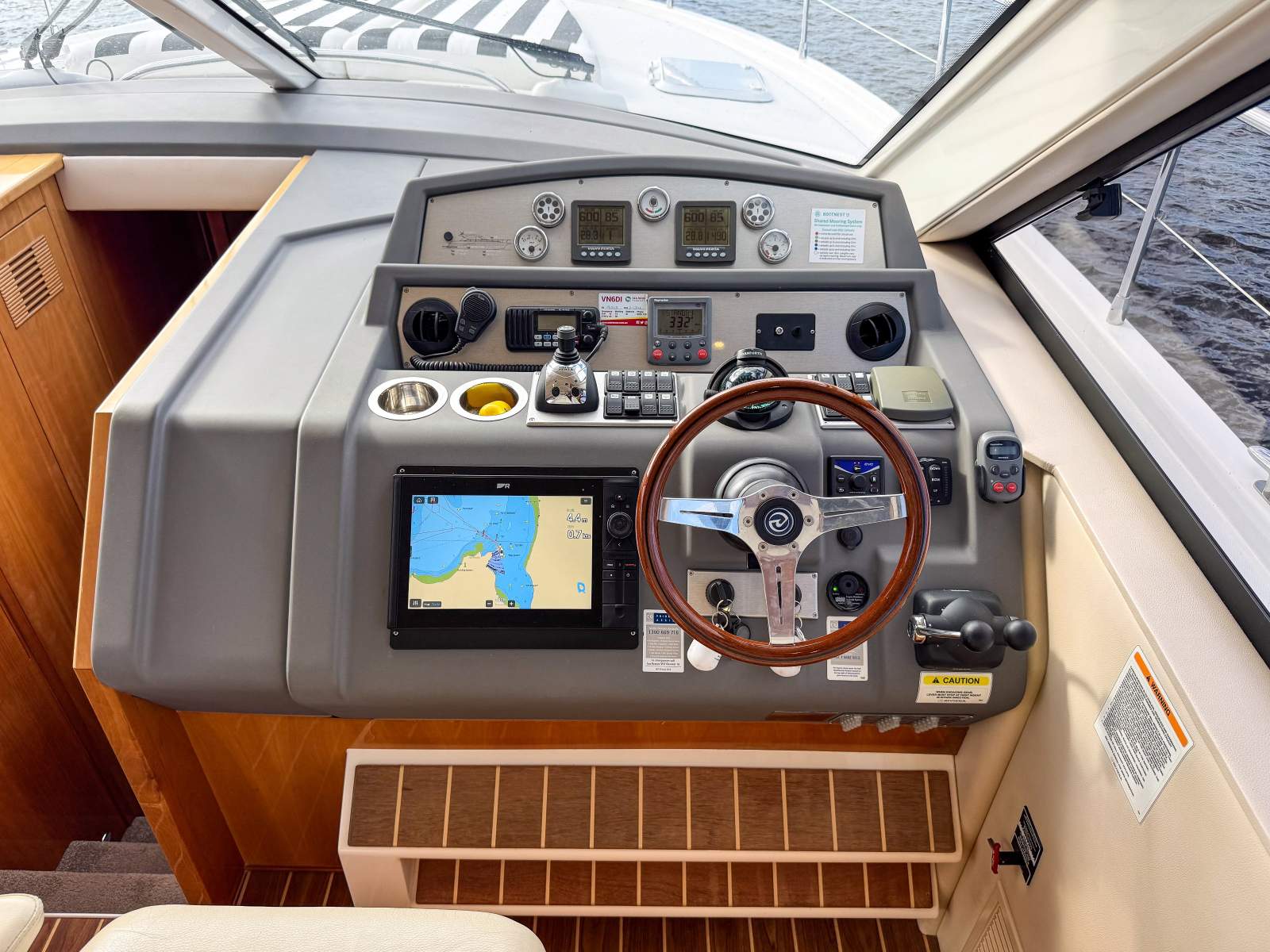 2008 RIVIERA 4400 SPORT YACHT CRUISER