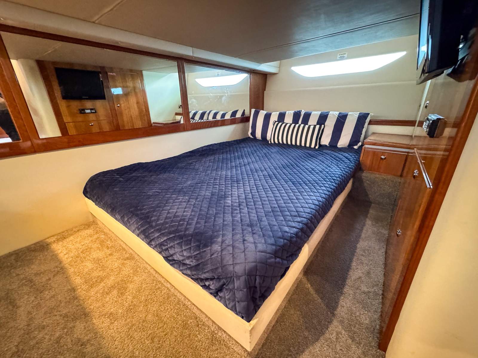 2008 RIVIERA 4400 SPORT YACHT CRUISER