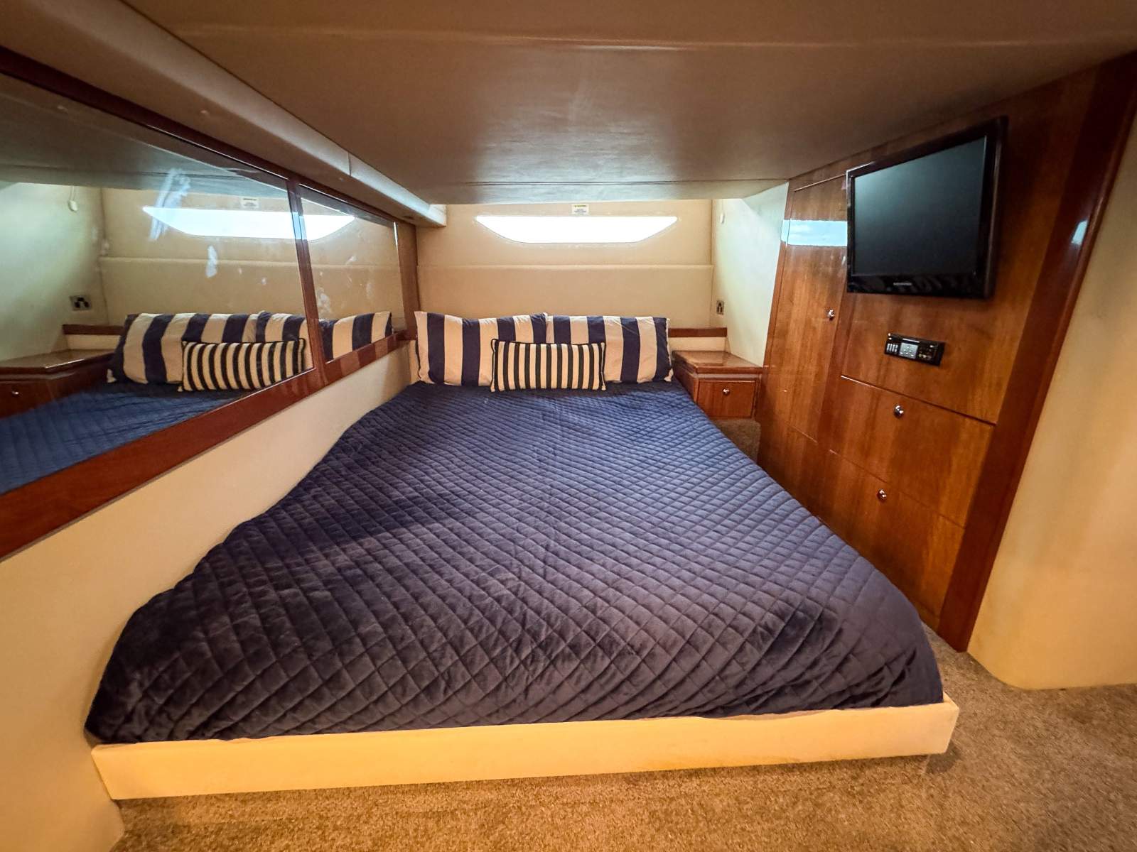2008 RIVIERA 4400 SPORT YACHT CRUISER