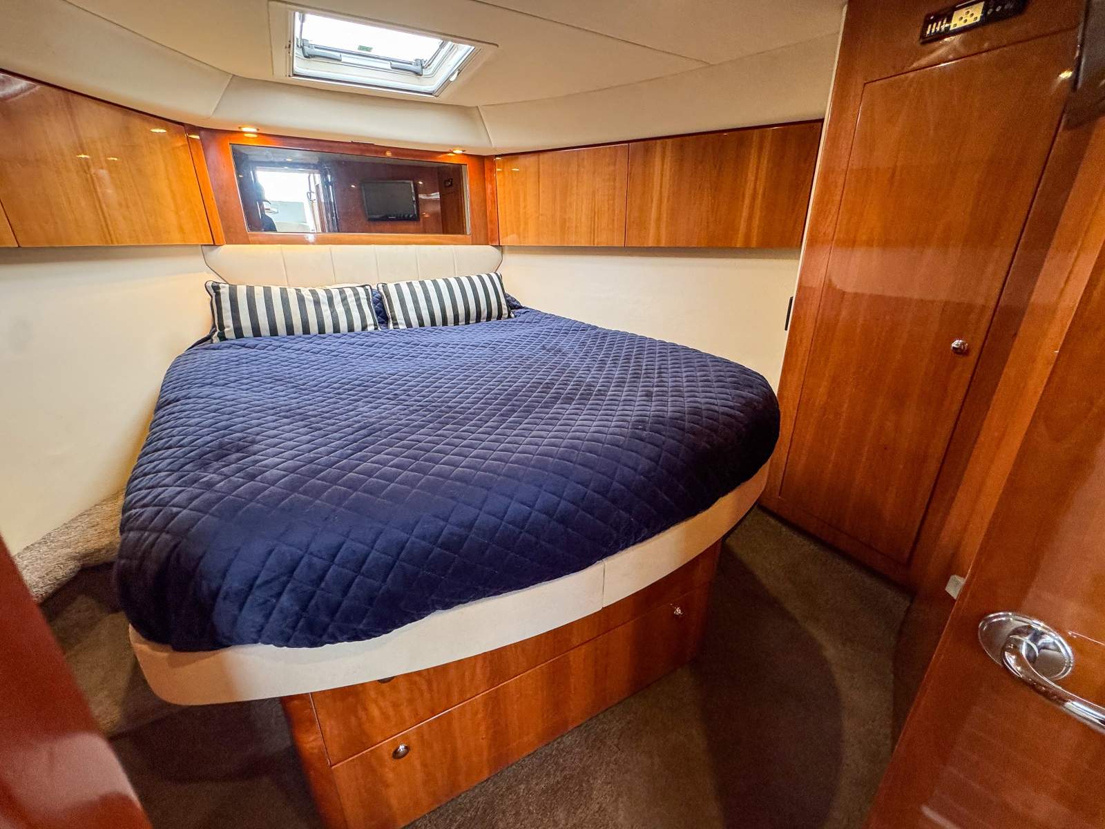 2008 RIVIERA 4400 SPORT YACHT CRUISER