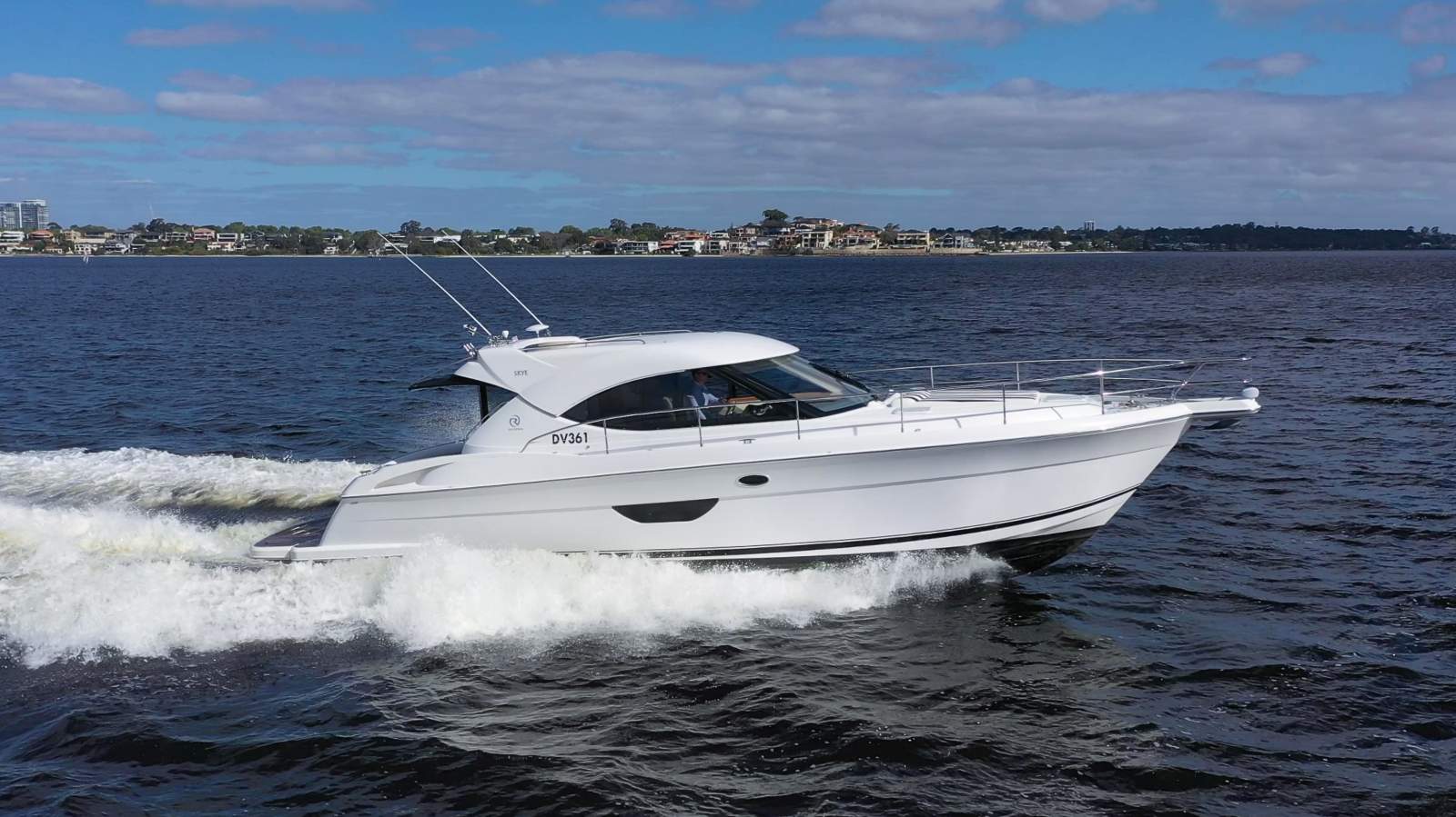 2008 RIVIERA 4400 SPORT YACHT CRUISER