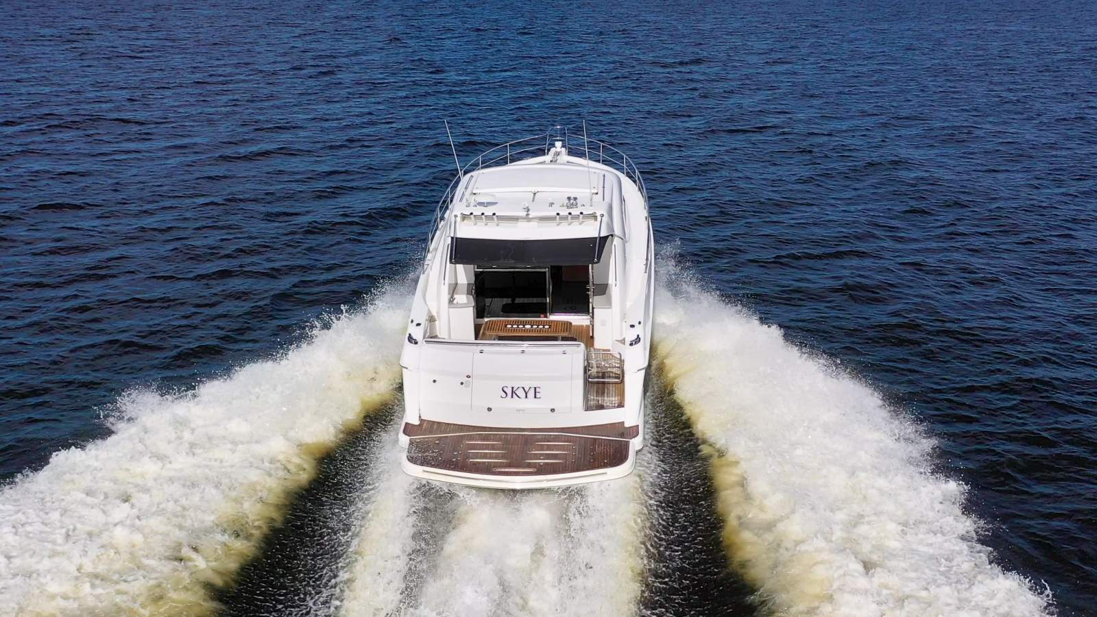 2008 RIVIERA 4400 SPORT YACHT CRUISER
