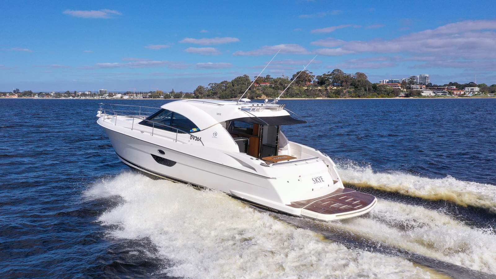 2008 RIVIERA 4400 SPORT YACHT CRUISER