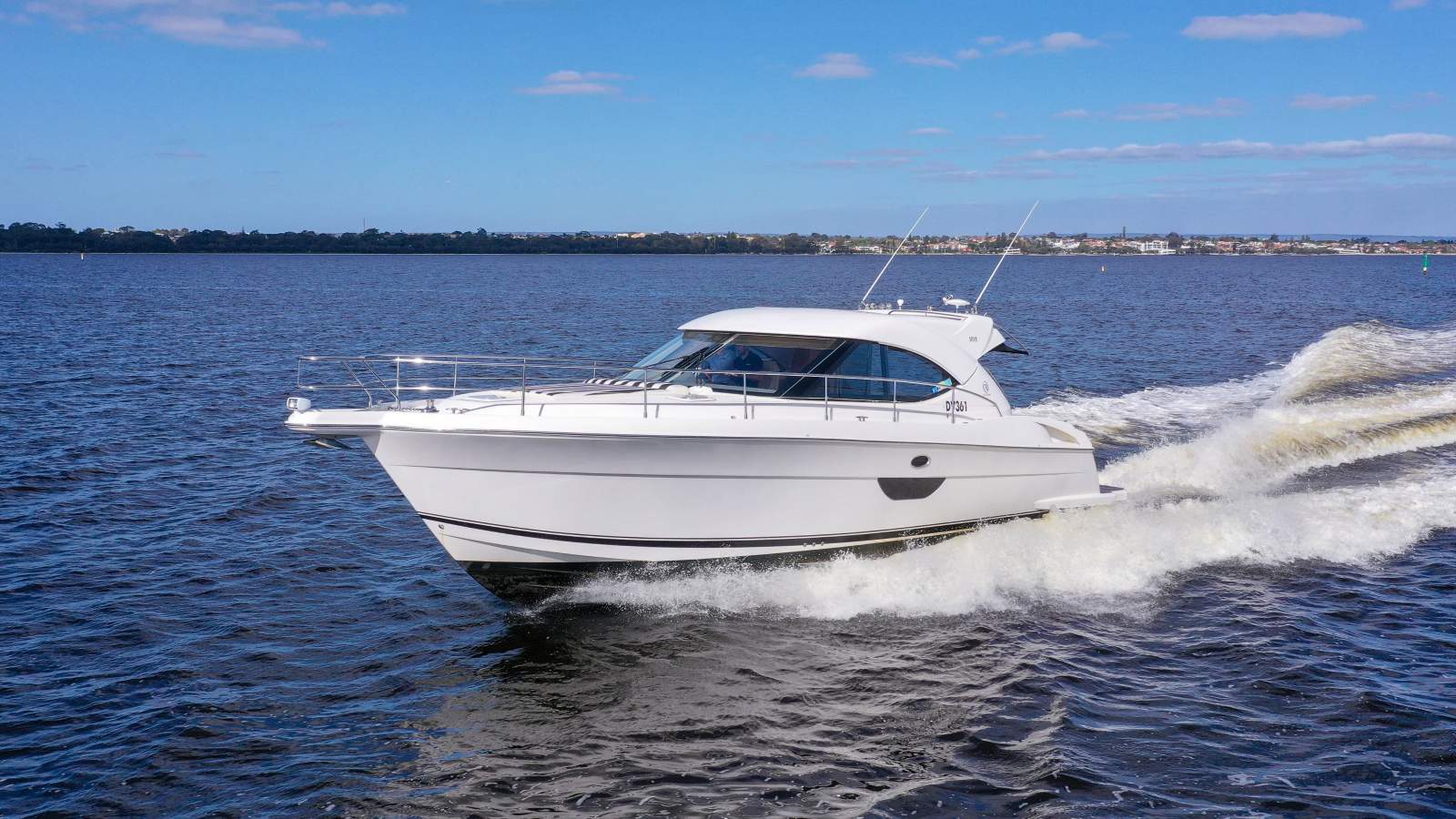 2008 RIVIERA 4400 SPORT YACHT CRUISER