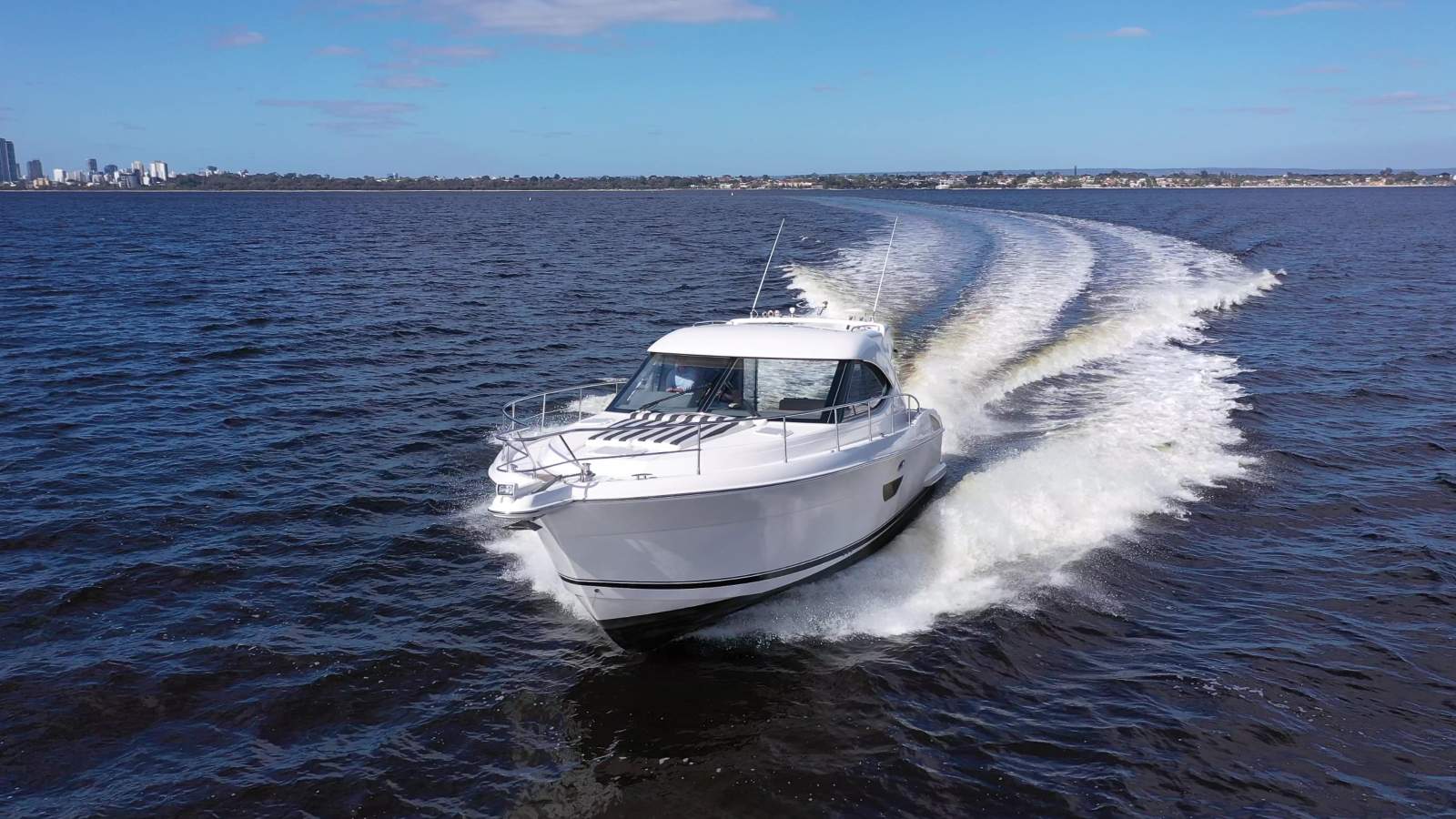 2008 RIVIERA 4400 SPORT YACHT CRUISER