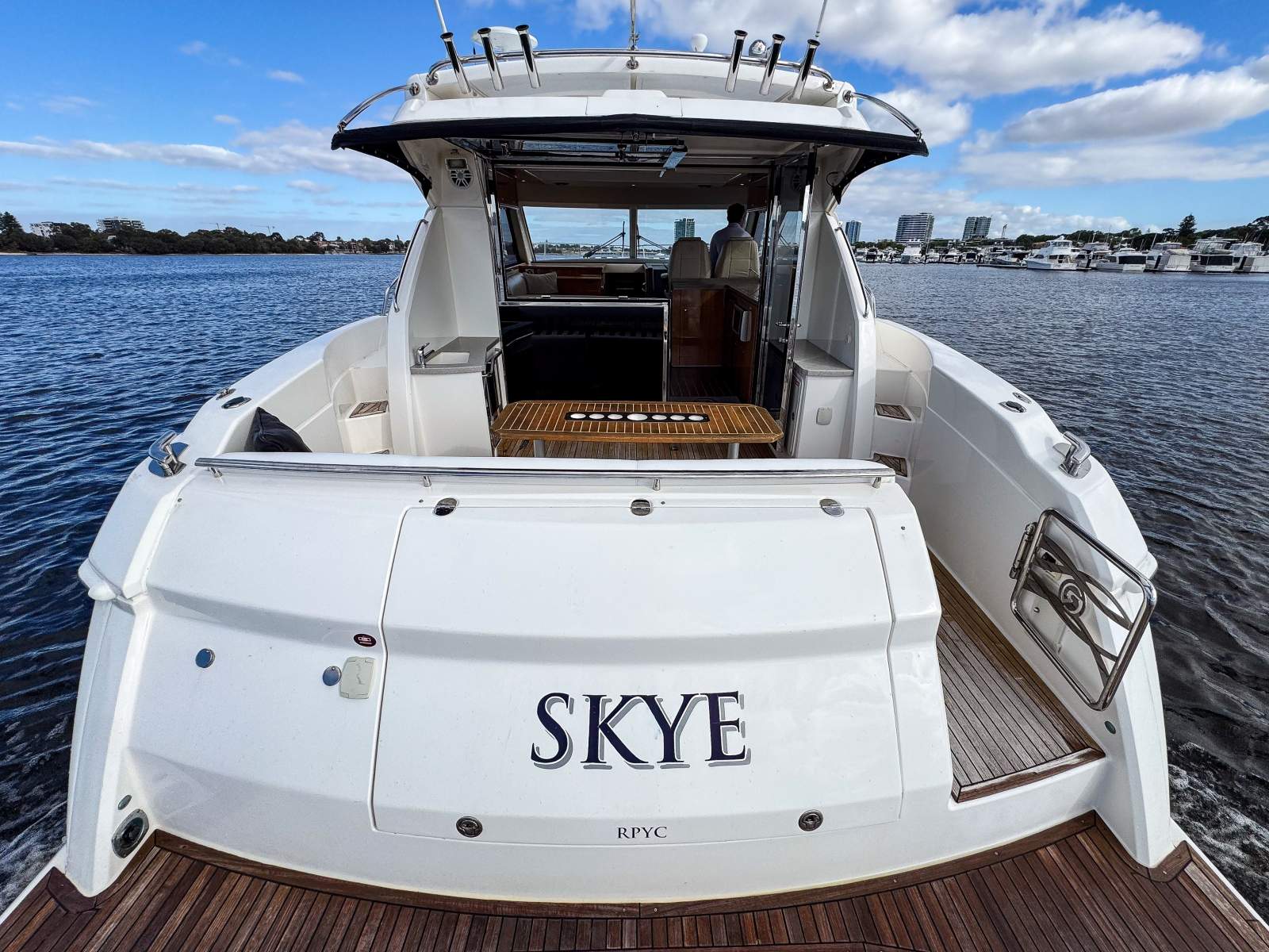 2008 RIVIERA 4400 SPORT YACHT CRUISER