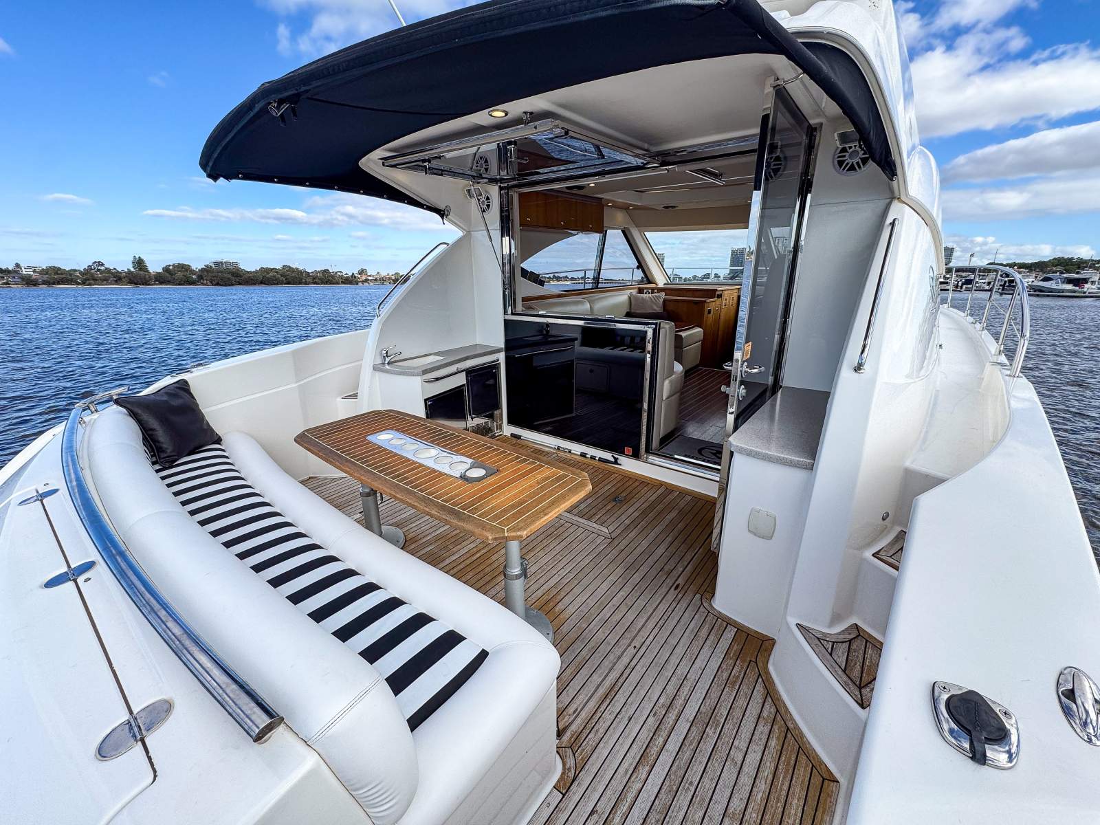 2008 RIVIERA 4400 SPORT YACHT CRUISER