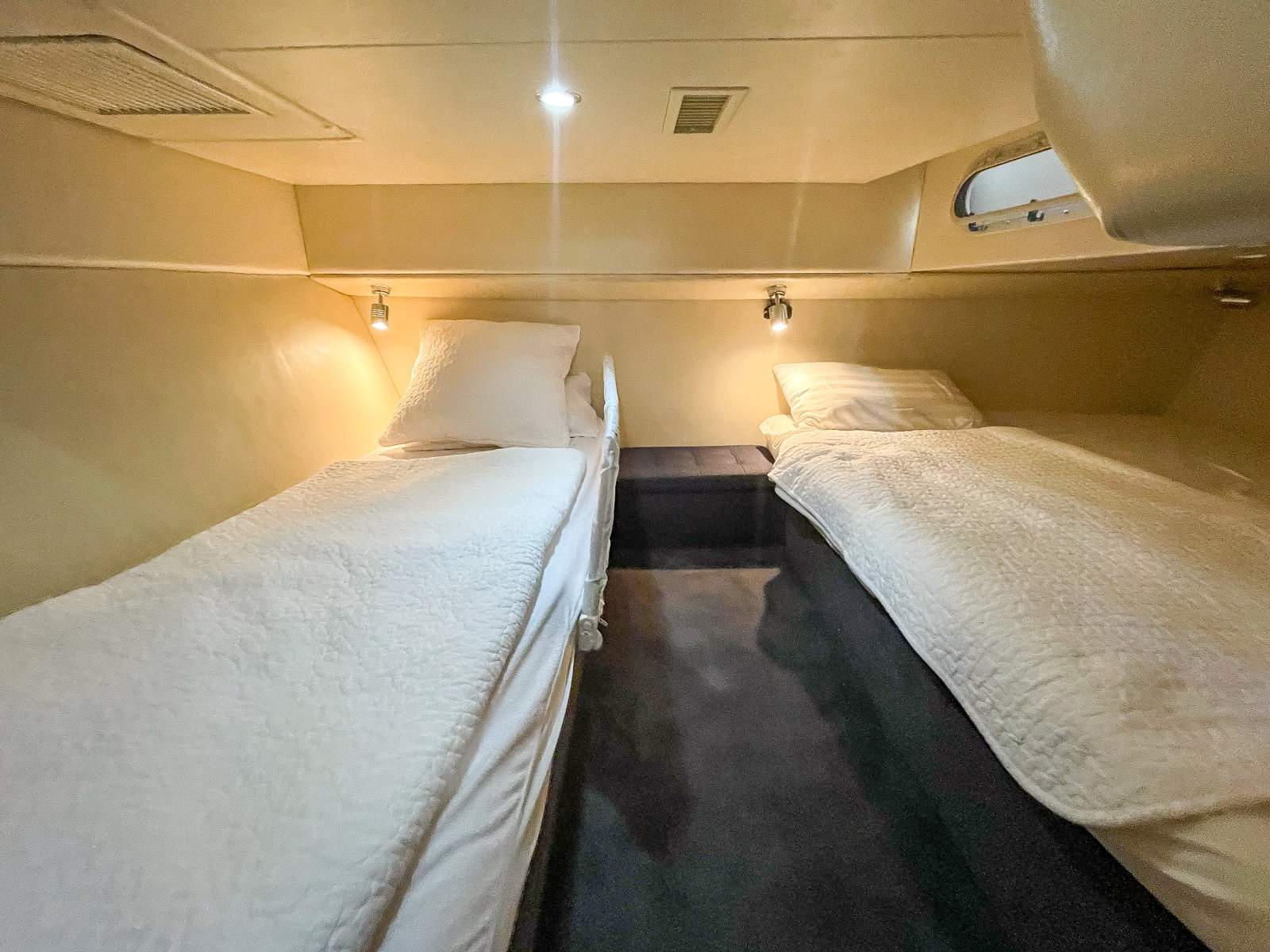 2001 RIVIERA M430 SPORTS CRUISER