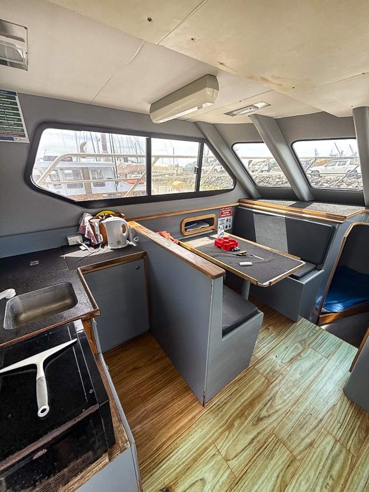 LEGEND BOATS 47 FISHING BOAT