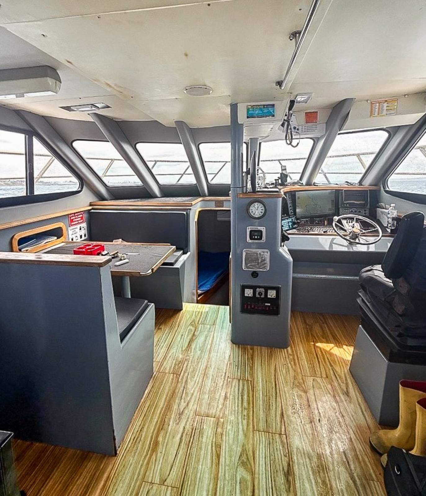 LEGEND BOATS 47 FISHING BOAT