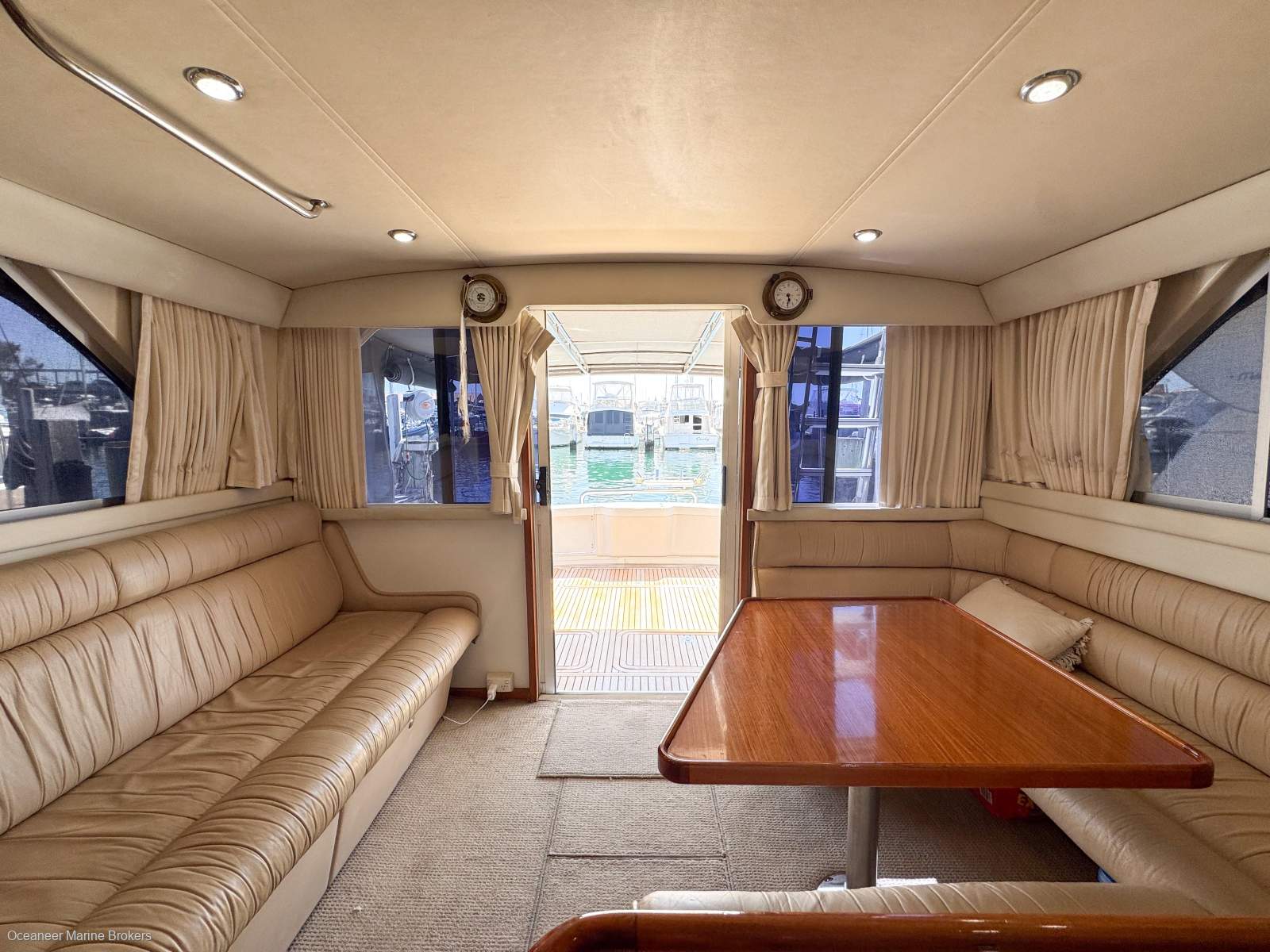 1999 CARIBBEAN 40 FLYBRIDGE CRUISER