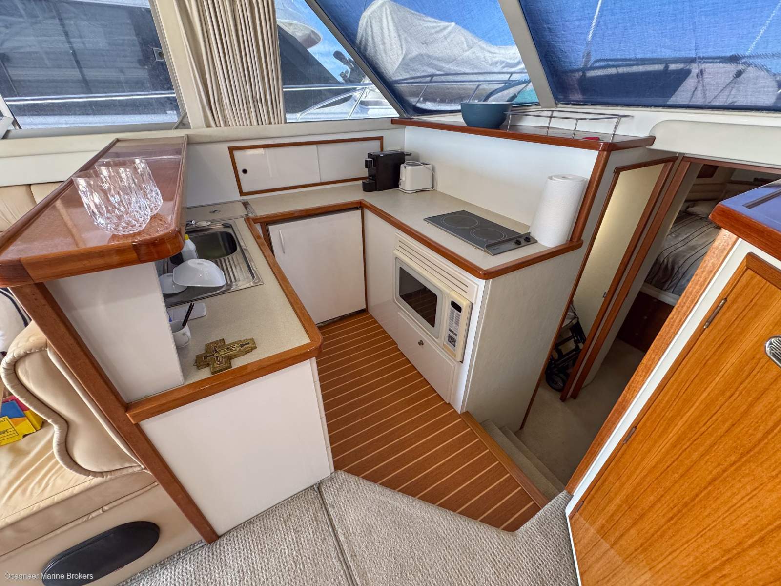 1999 CARIBBEAN 40 FLYBRIDGE CRUISER