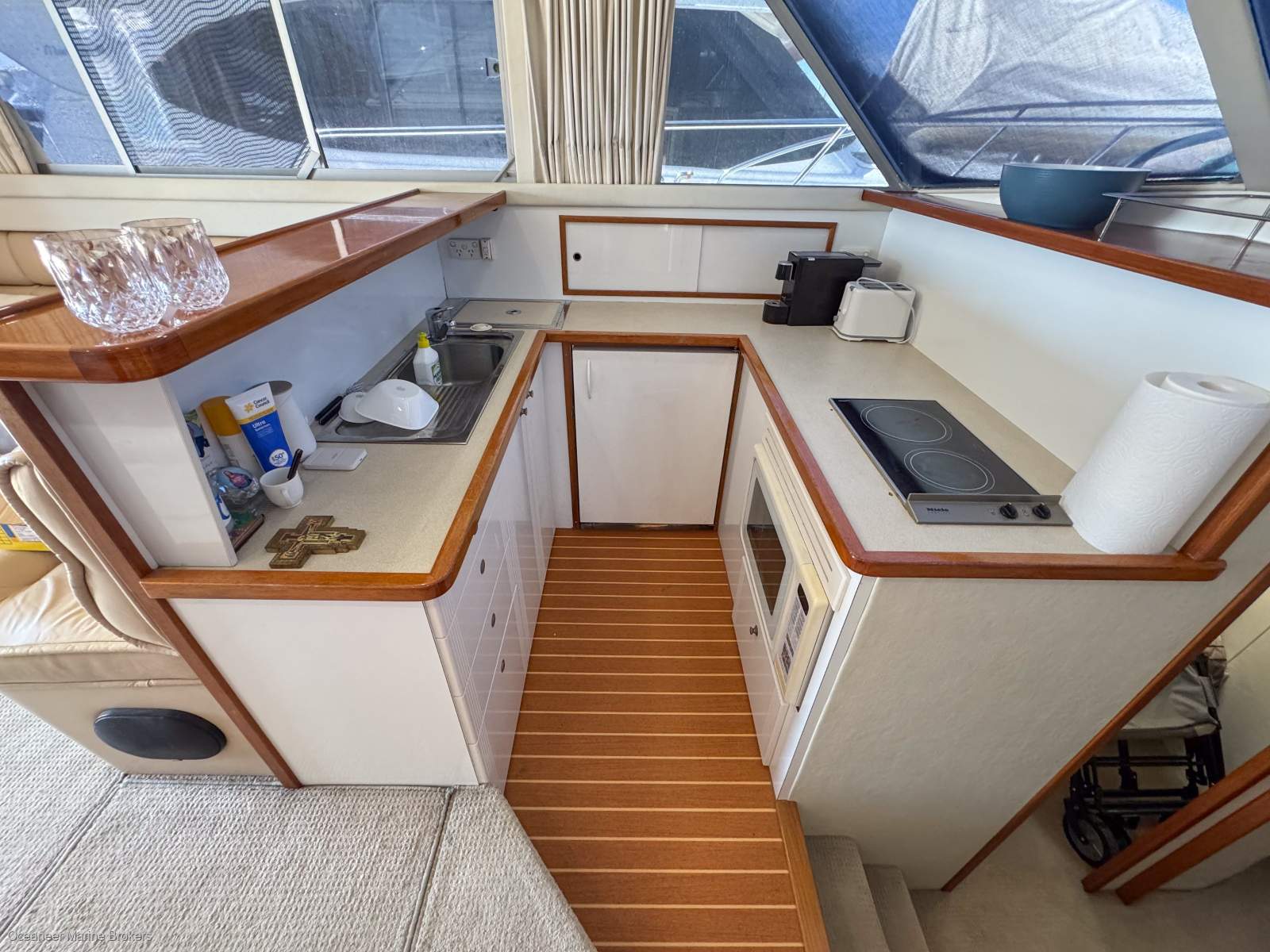 1999 CARIBBEAN 40 FLYBRIDGE CRUISER