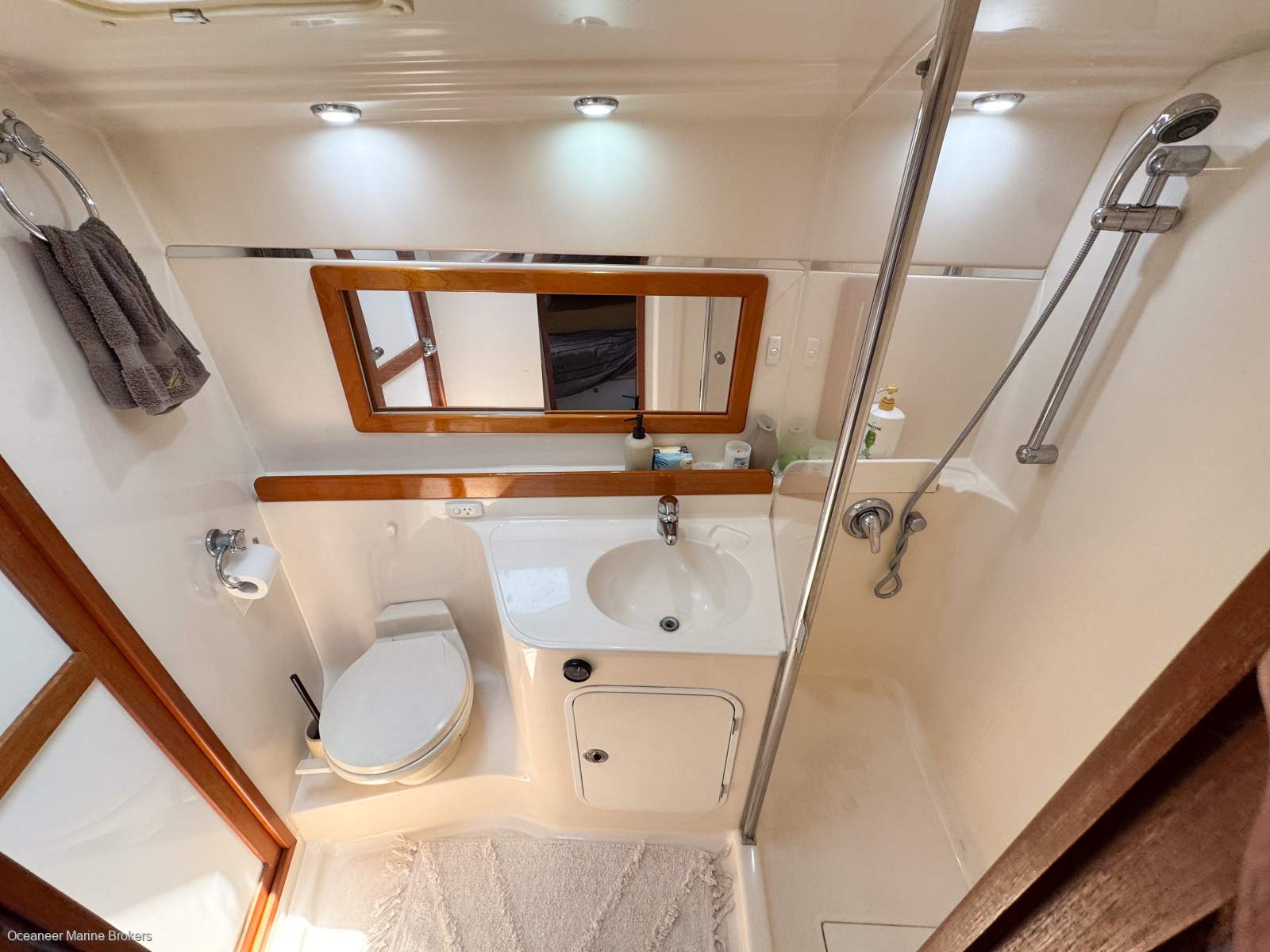 1999 CARIBBEAN 40 FLYBRIDGE CRUISER