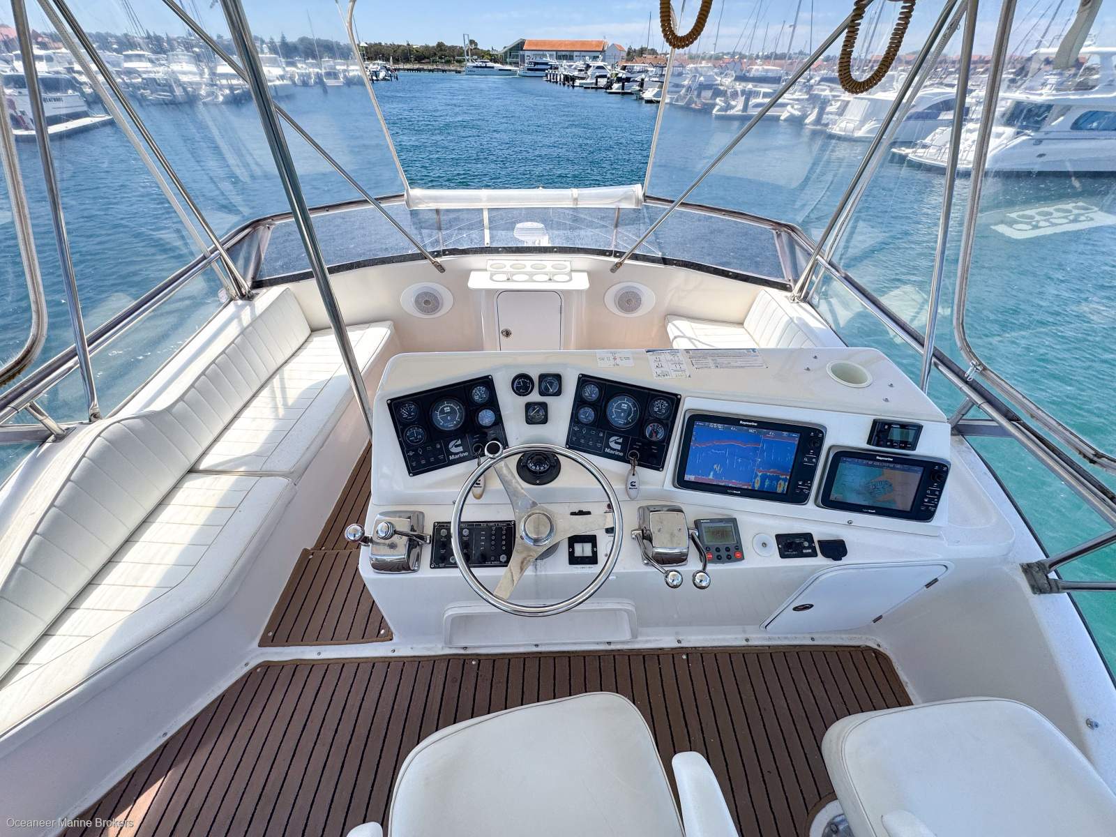 1999 CARIBBEAN 40 FLYBRIDGE CRUISER