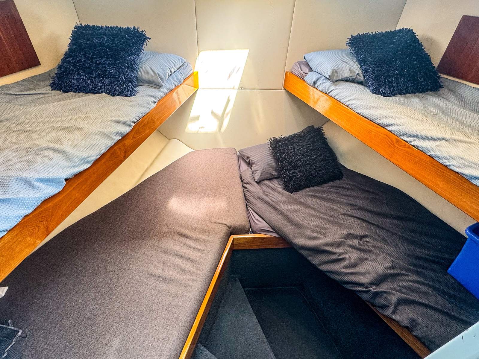 1997 CONQUEST 60 CHARTER 