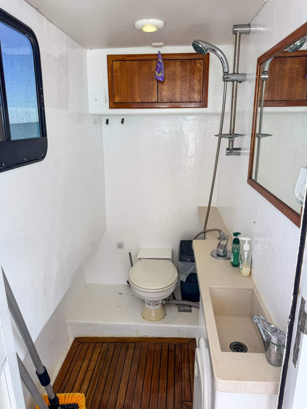 1997 CONQUEST 60 CHARTER 