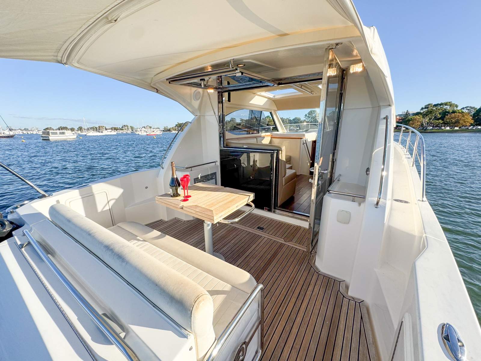 2011 RIVIERA 3600 SPORT YACHT SII CRUISER