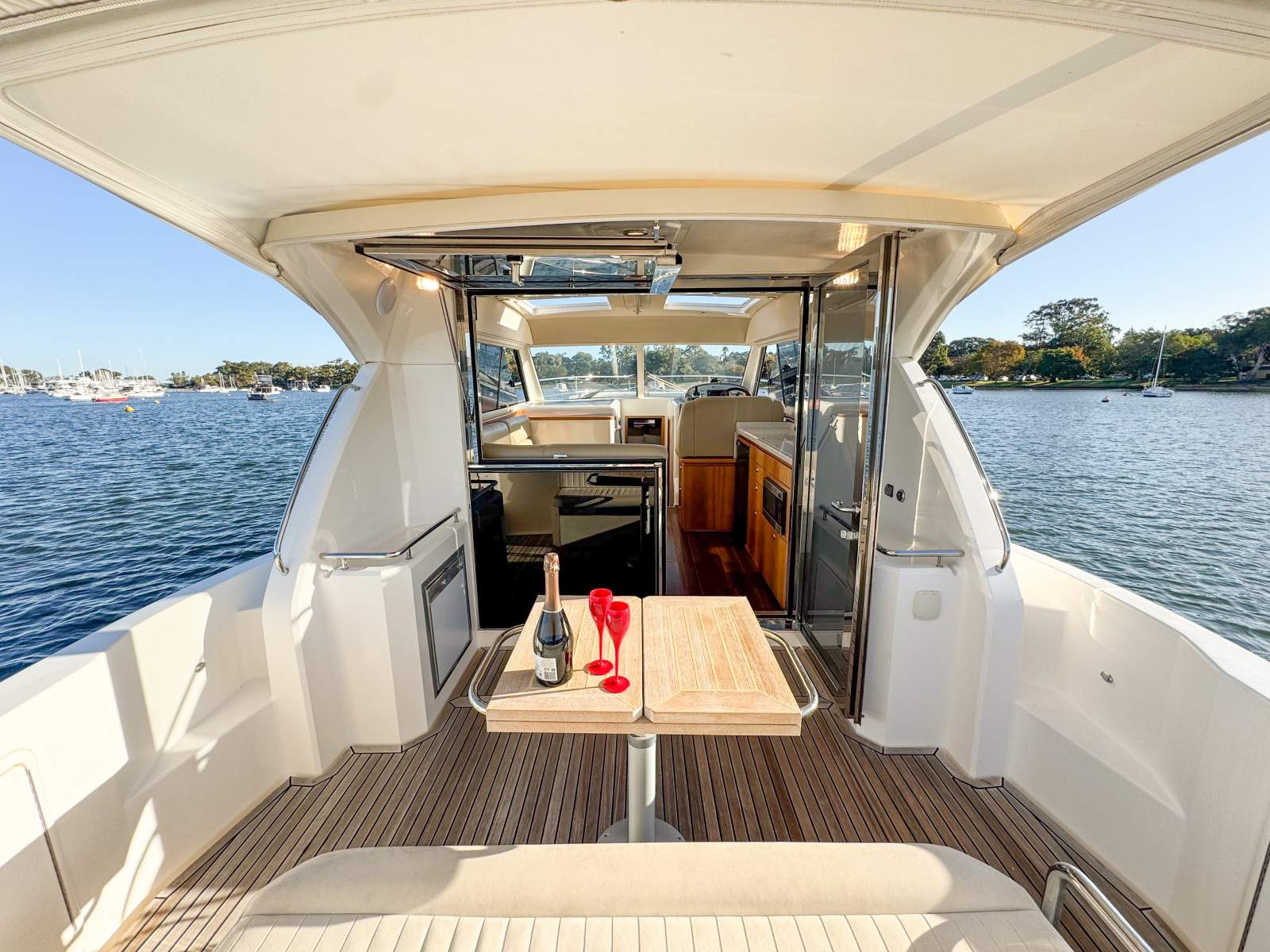 2011 RIVIERA 3600 SPORT YACHT SII CRUISER