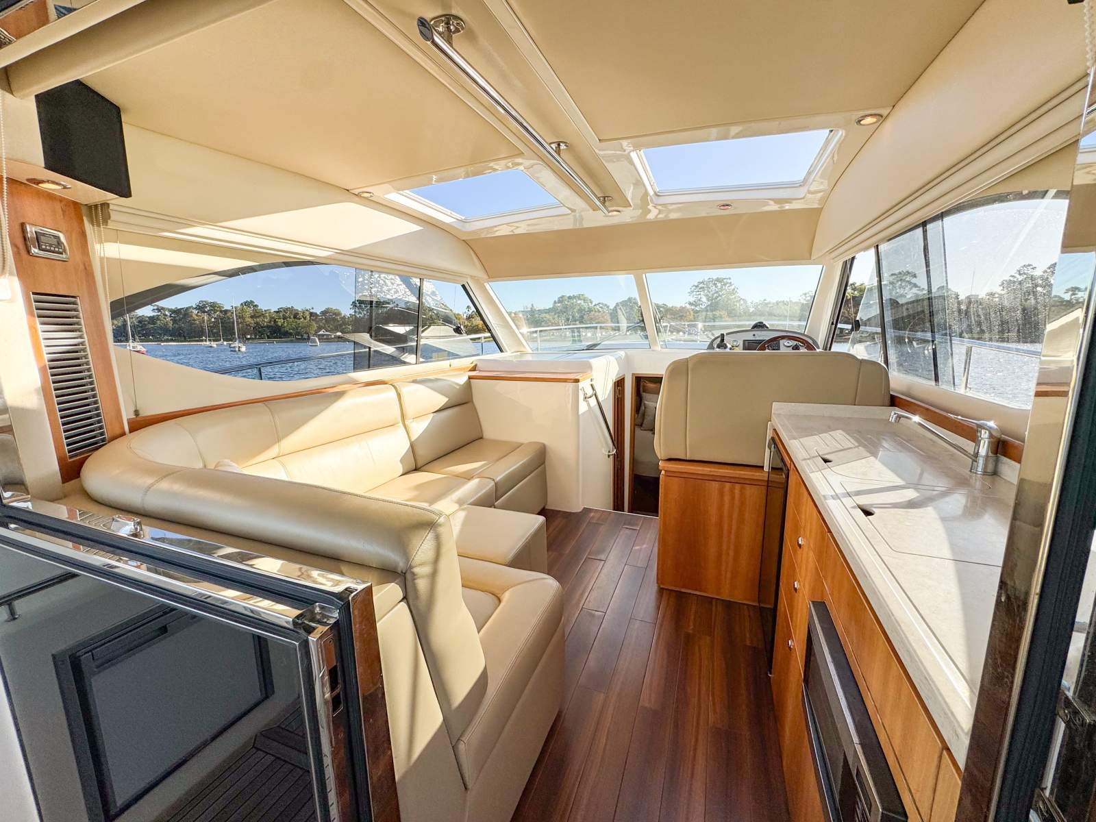 2011 RIVIERA 3600 SPORT YACHT SII CRUISER