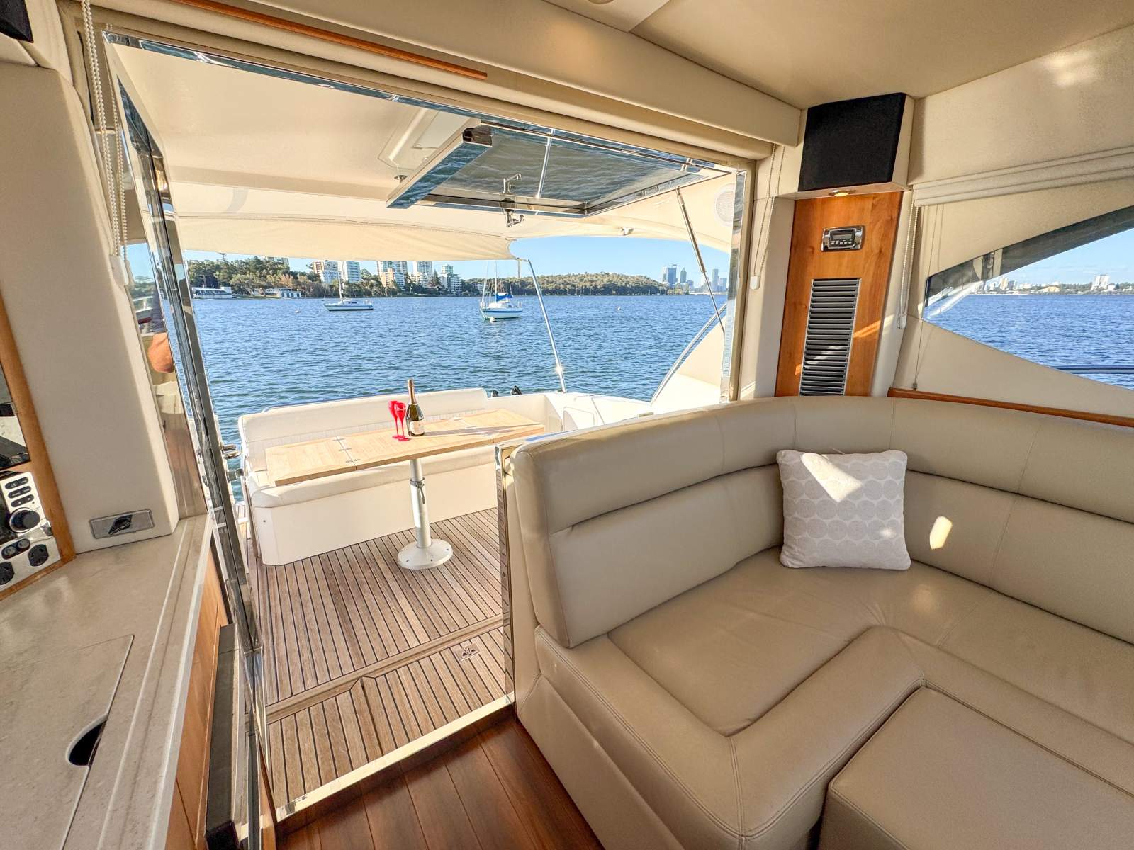 2011 RIVIERA 3600 SPORT YACHT SII CRUISER