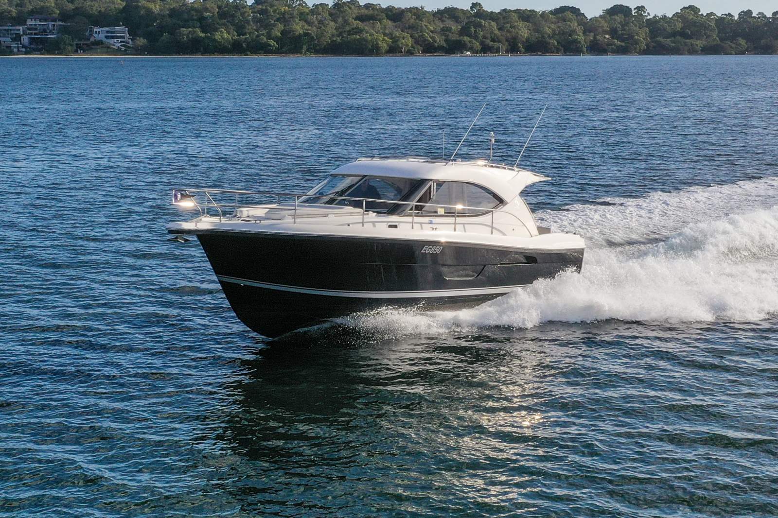 2011 RIVIERA 3600 SPORT YACHT SII CRUISER
