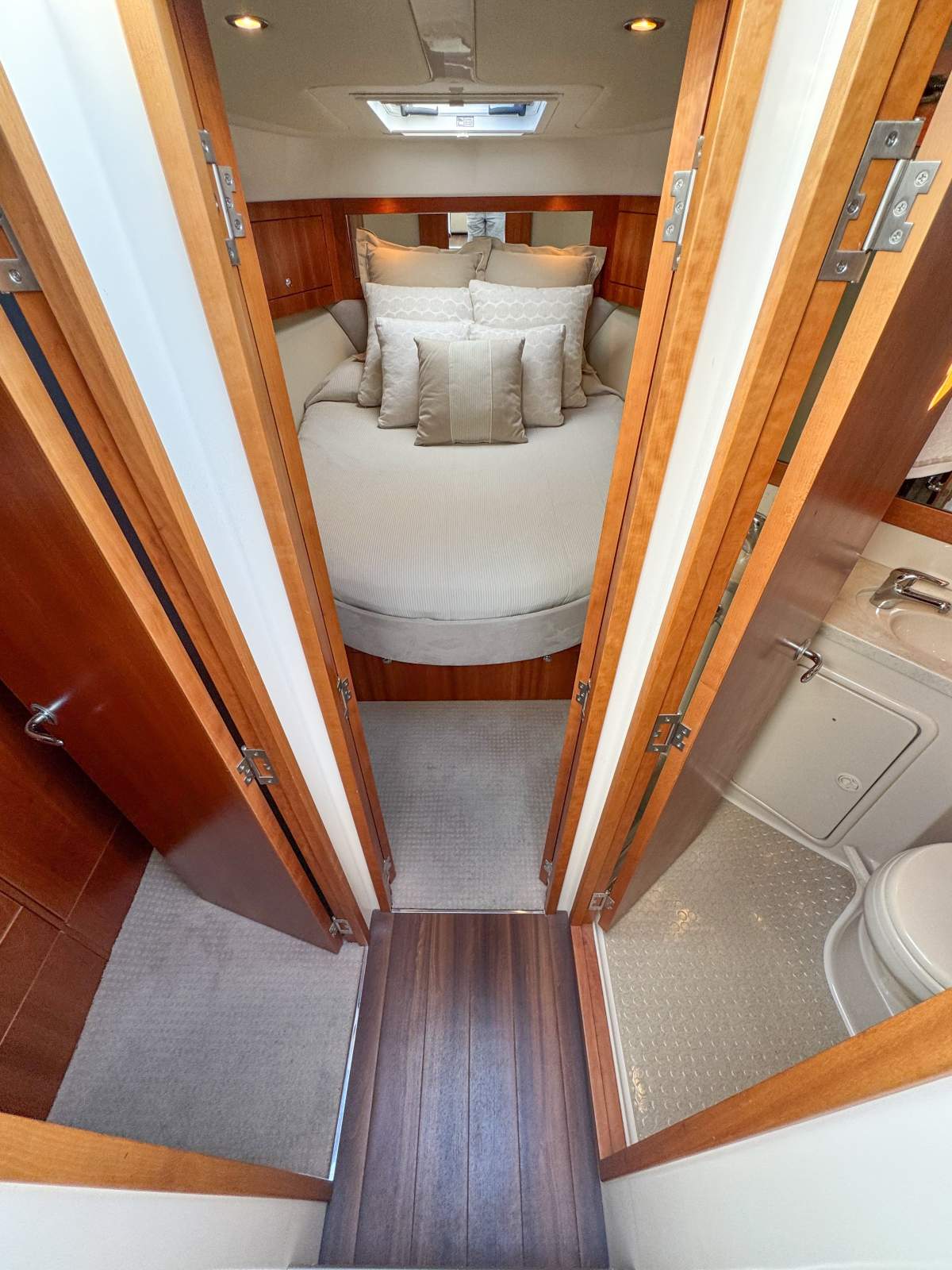 2011 RIVIERA 3600 SPORT YACHT SII CRUISER