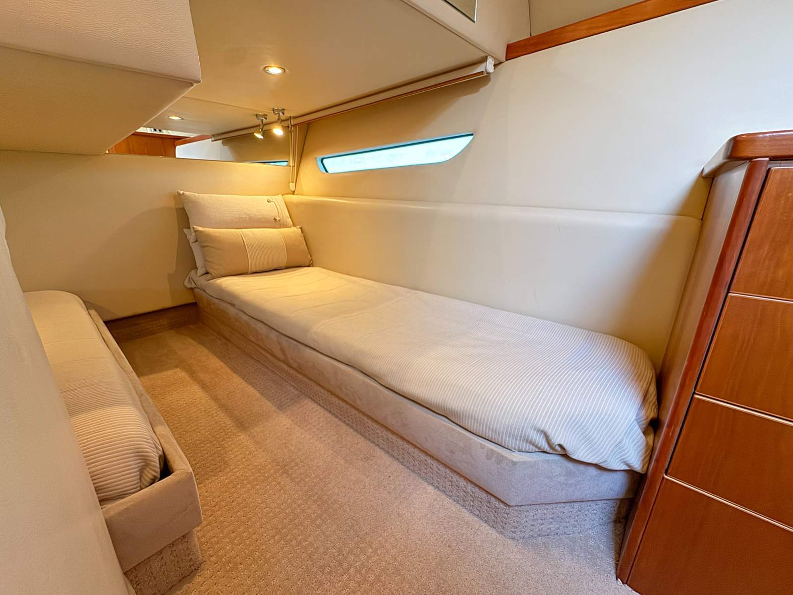 2011 RIVIERA 3600 SPORT YACHT SII CRUISER