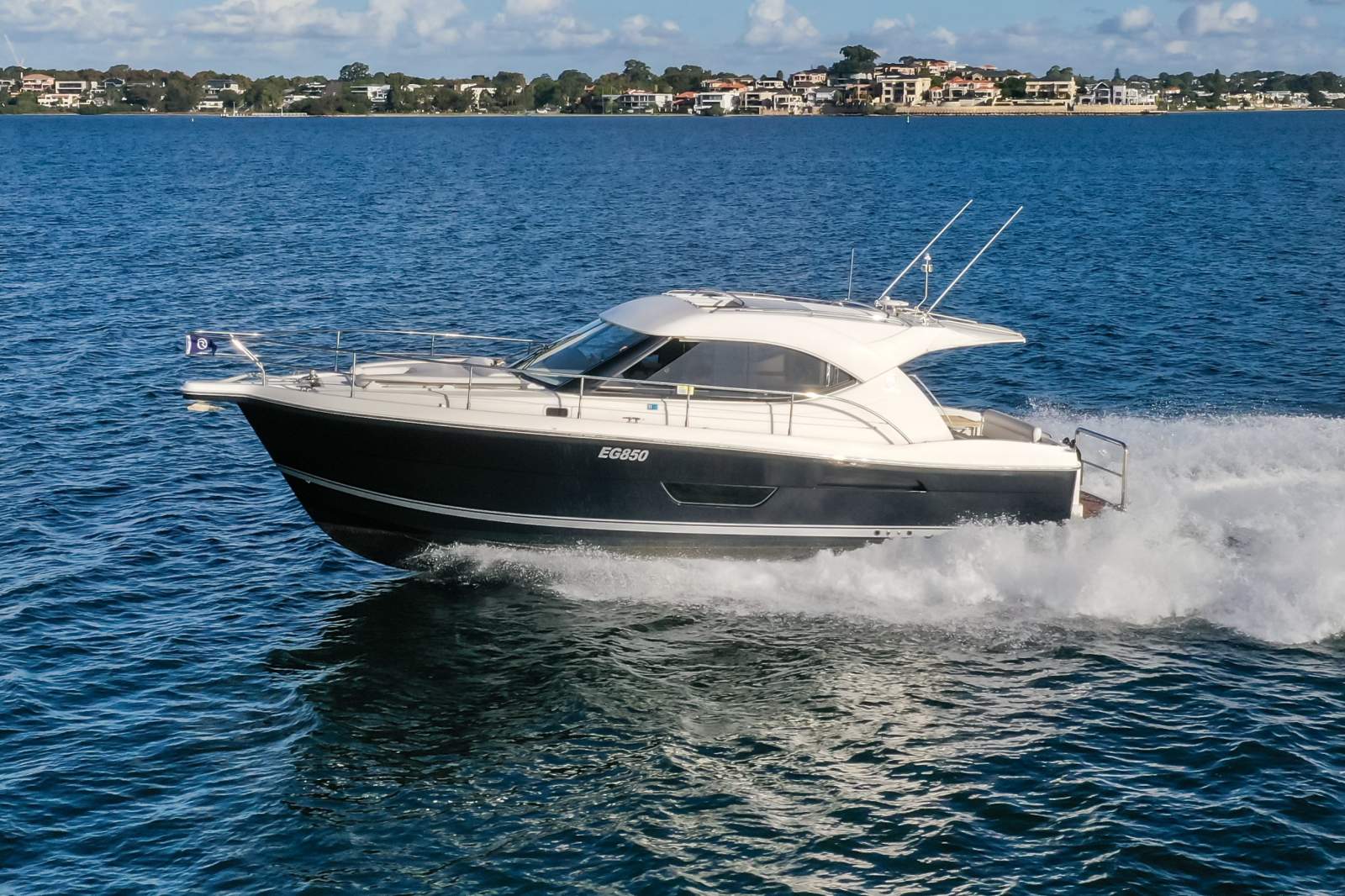 2011 RIVIERA 3600 SPORT YACHT SII CRUISER