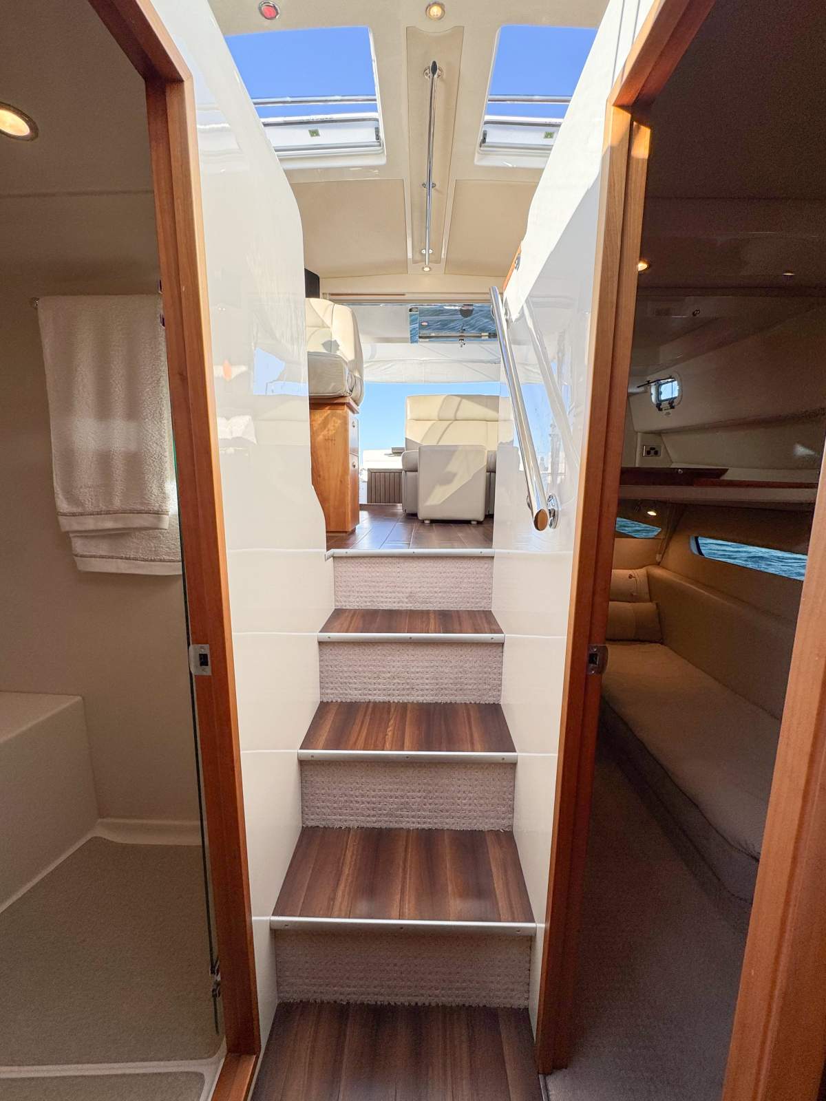 2011 RIVIERA 3600 SPORT YACHT SII CRUISER