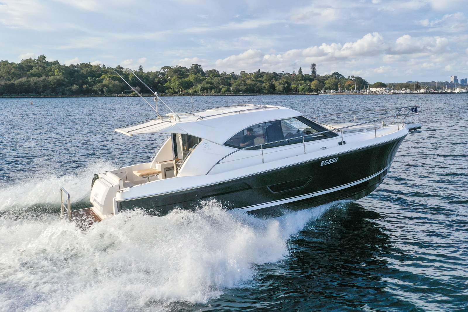 2011 RIVIERA 3600 SPORT YACHT SII CRUISER