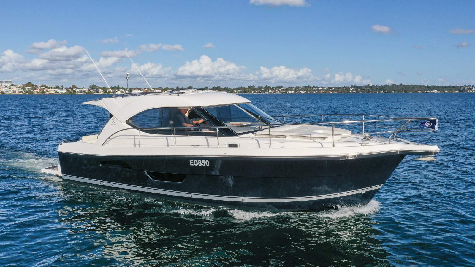2011 RIVIERA 3600 SPORT YACHT SII CRUISER