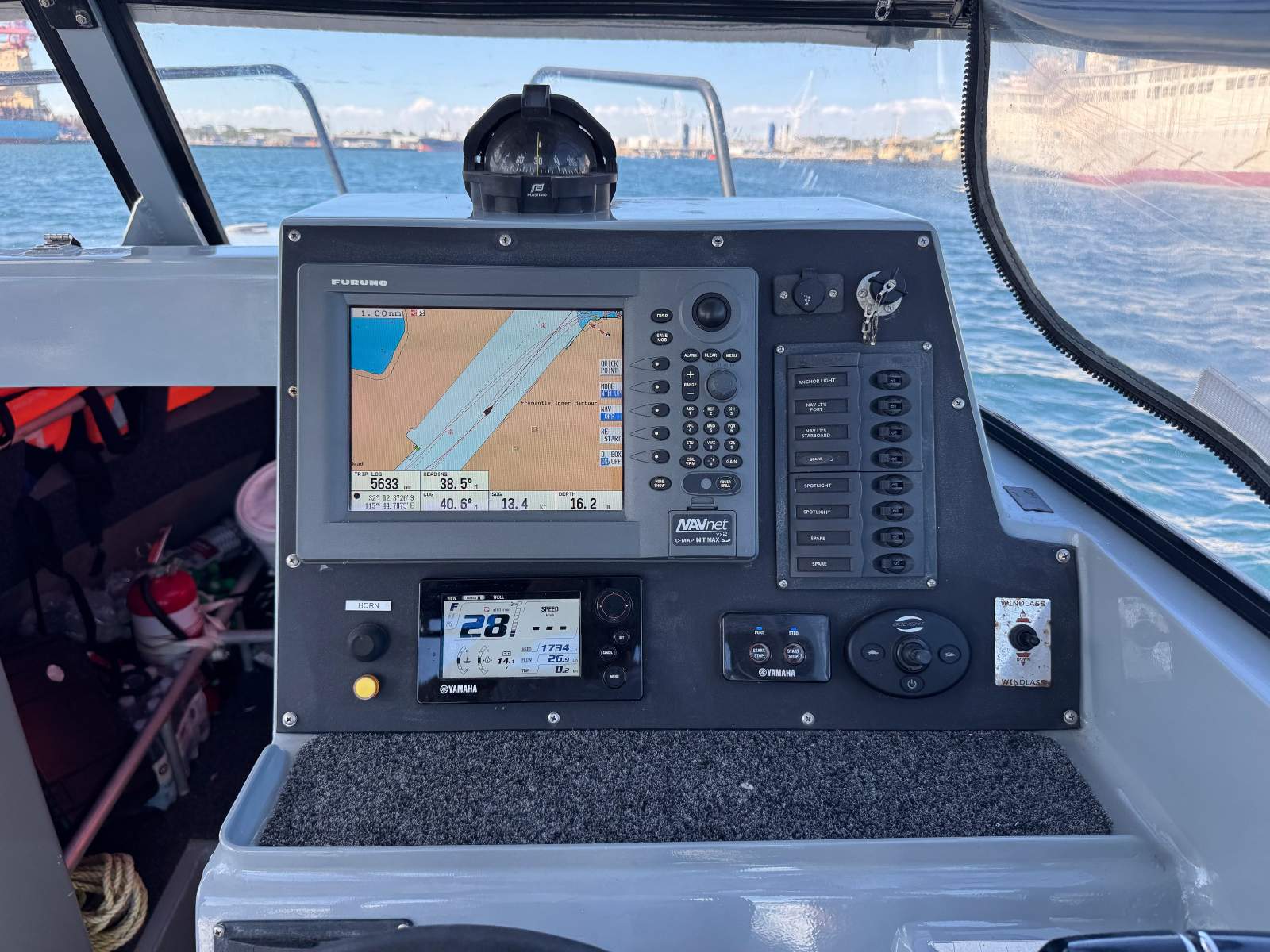 2000 NAIAD 5.8 RIB
