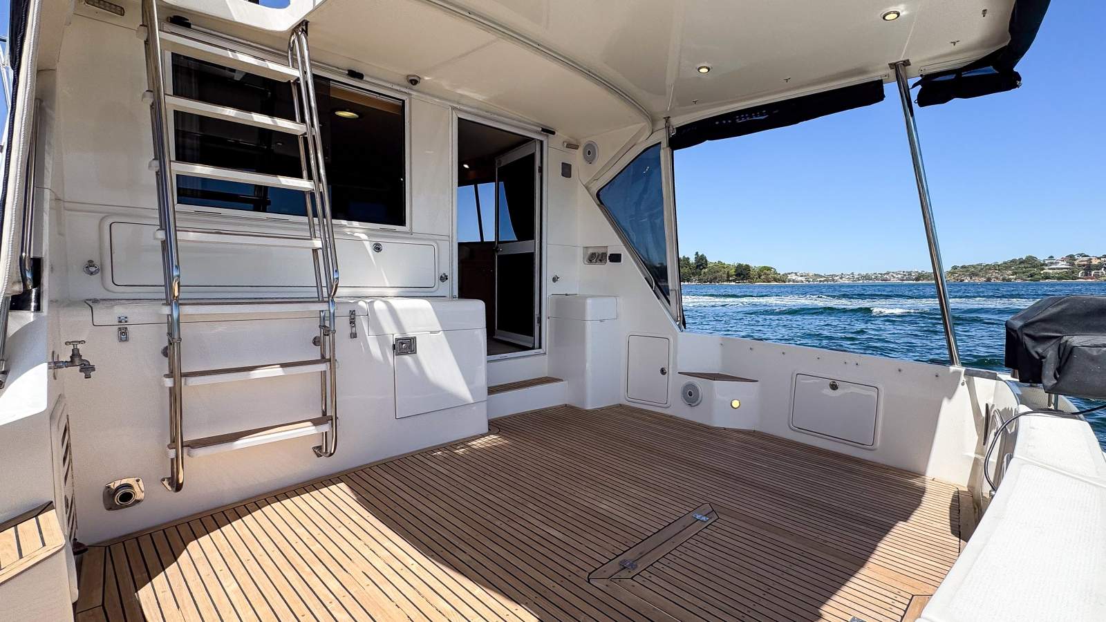 2009 RIVIERA 48 OFFSHORE EXPRESS SPORTS CRUISER