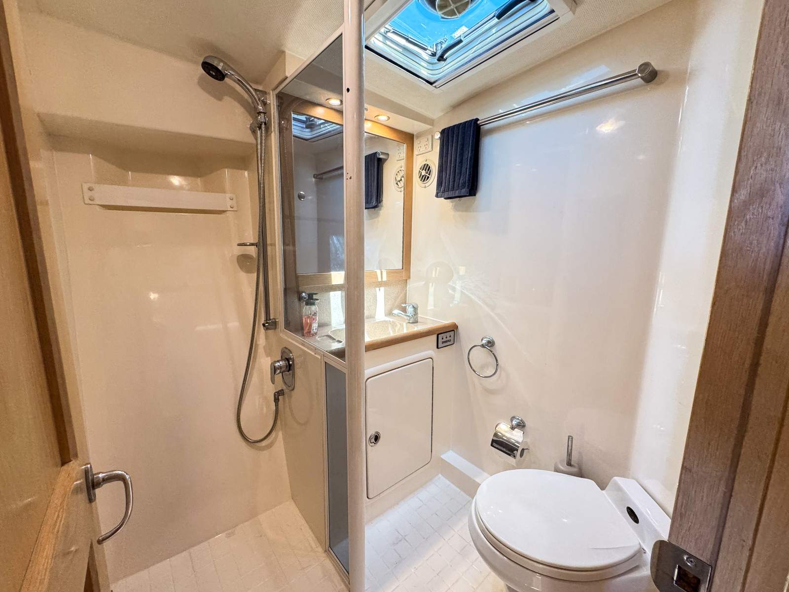 2009 RIVIERA 48 OFFSHORE EXPRESS SPORTS CRUISER