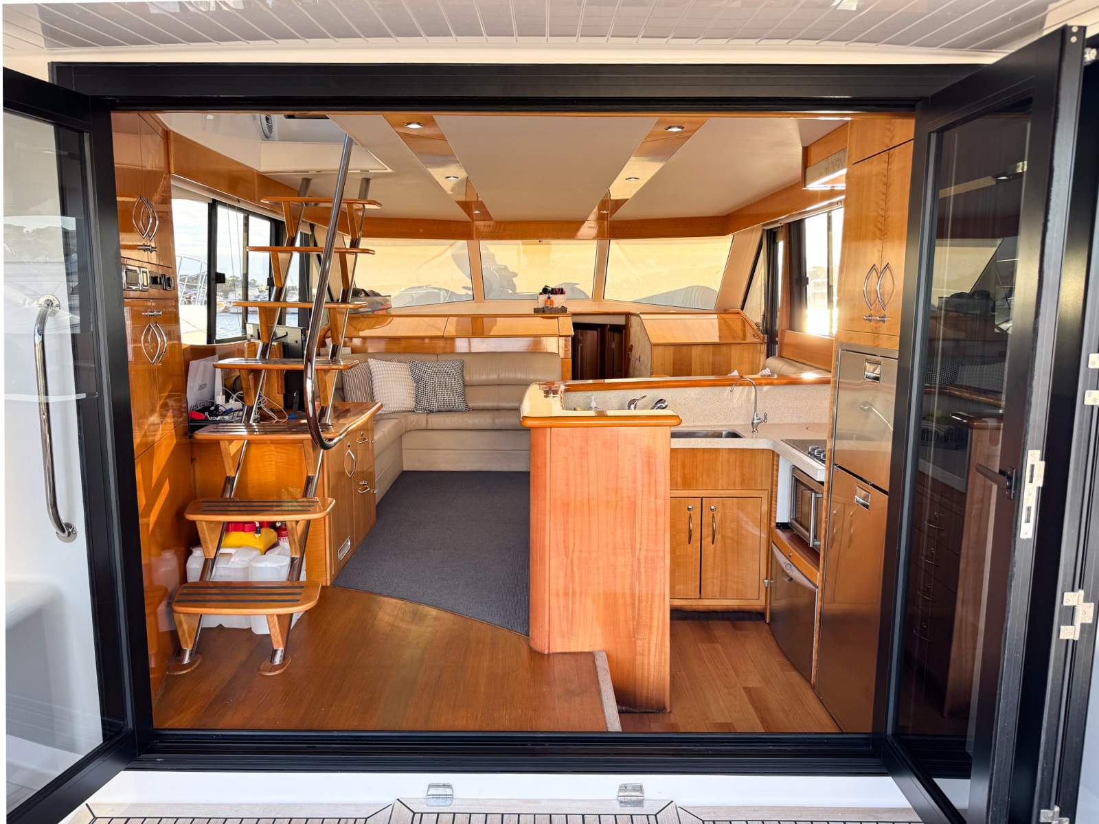 2007 MARITIMO M48 MOTOR YACHT