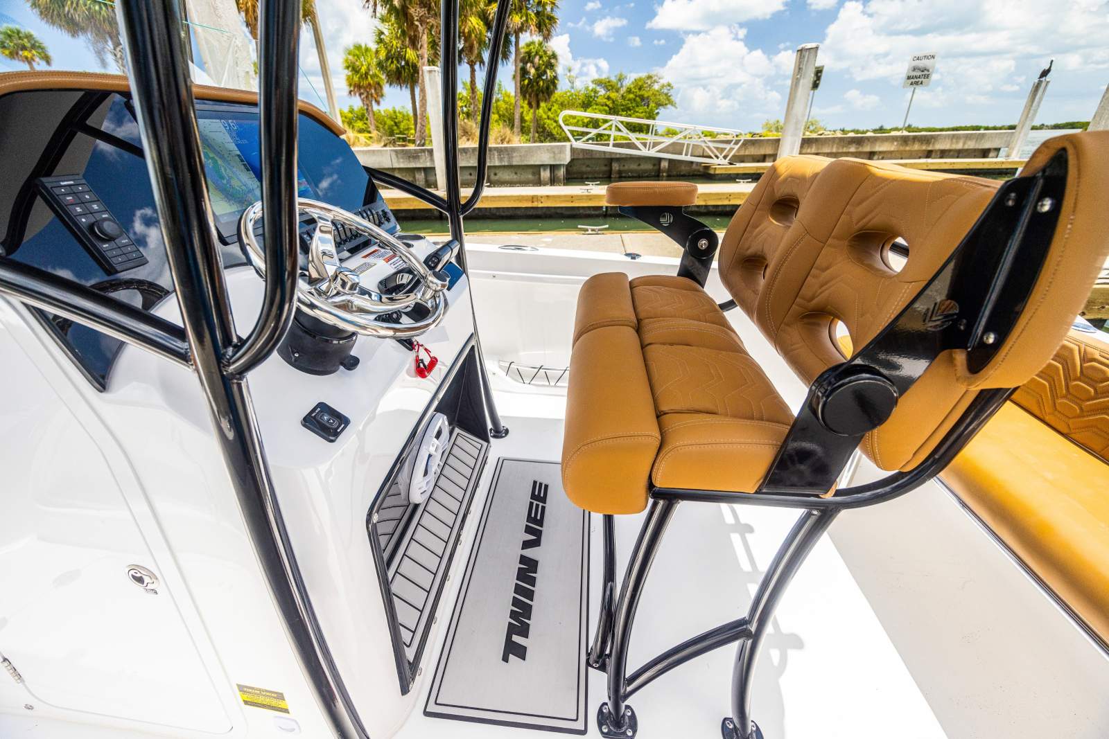 2026 TWIN VEE GFX2 240 CENTRE CONSOLE