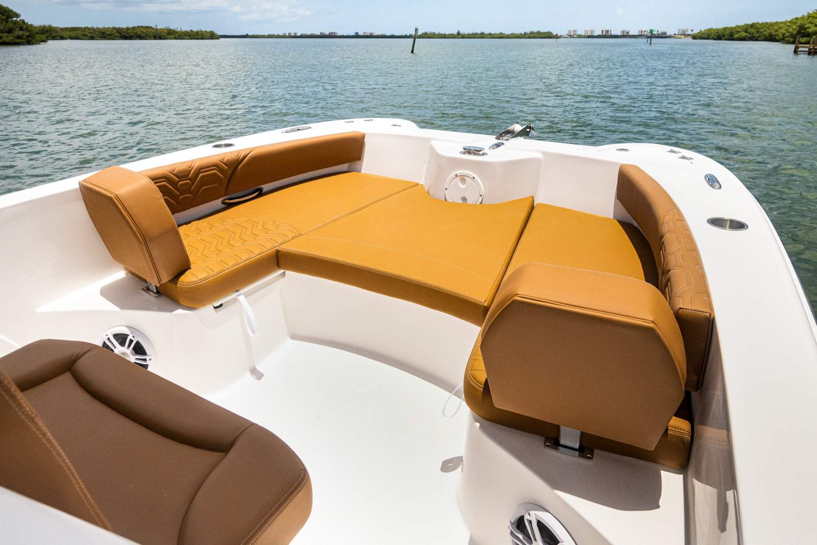 2026 TWIN VEE GFX2 240 CENTRE CONSOLE