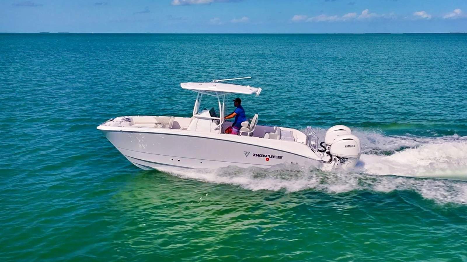 2026 TWIN VEE GFX2 240 CENTRE CONSOLE